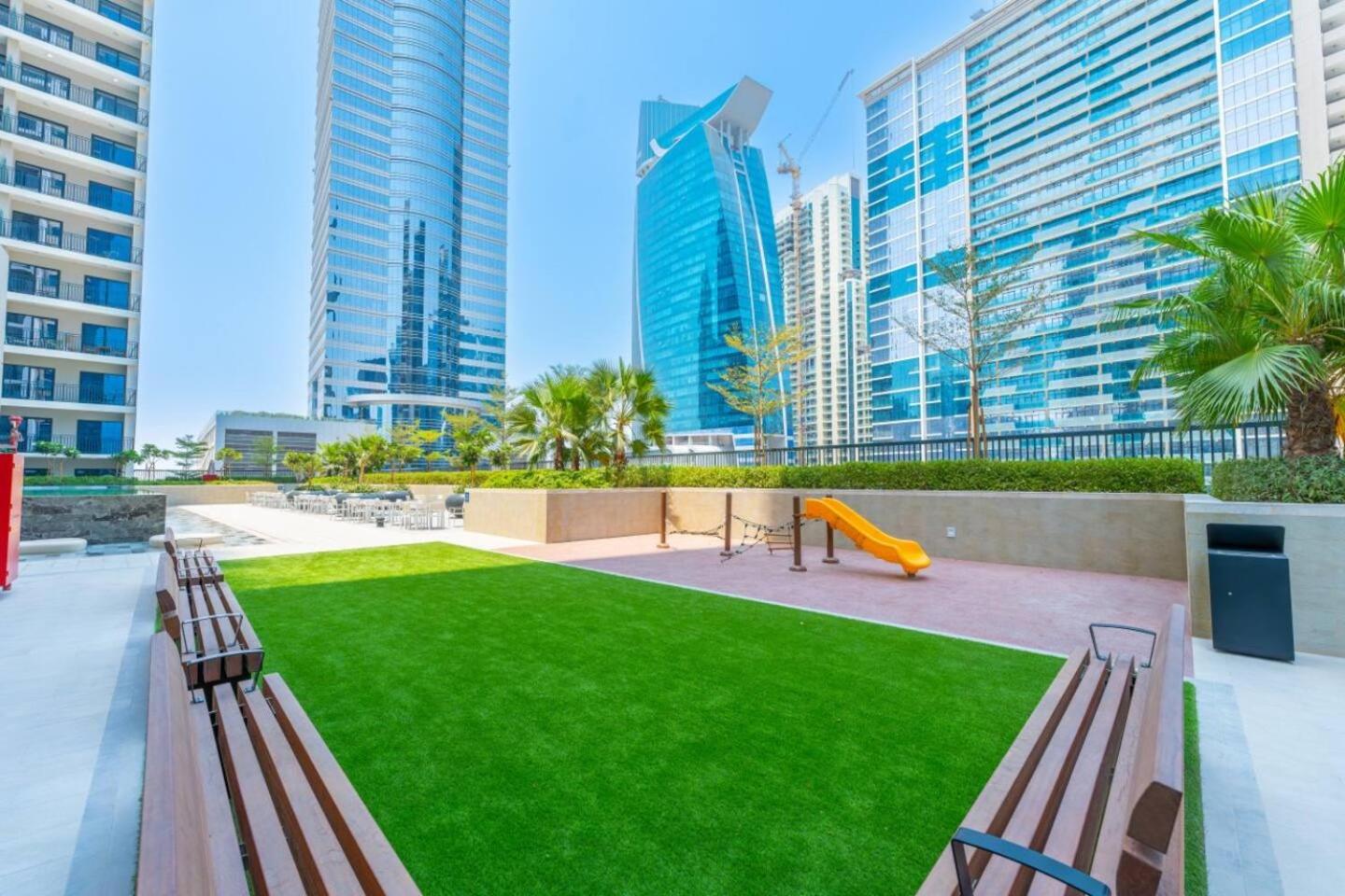 Keyrock - Zada Tower, Business Bay Lake-View Apartment