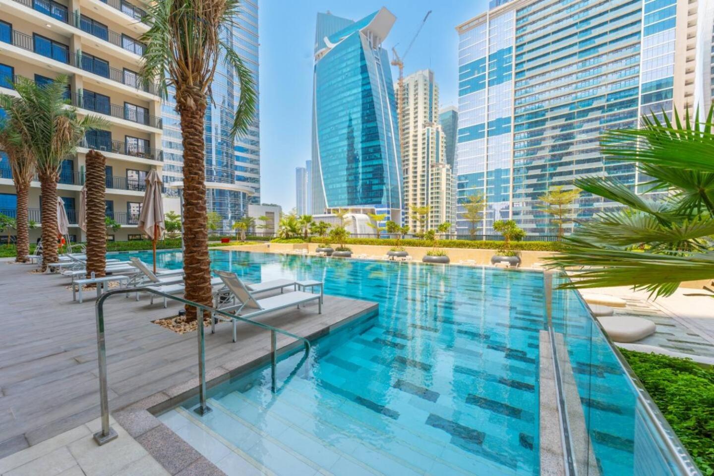Keyrock Living - Lakeview Retreat in Business Bay