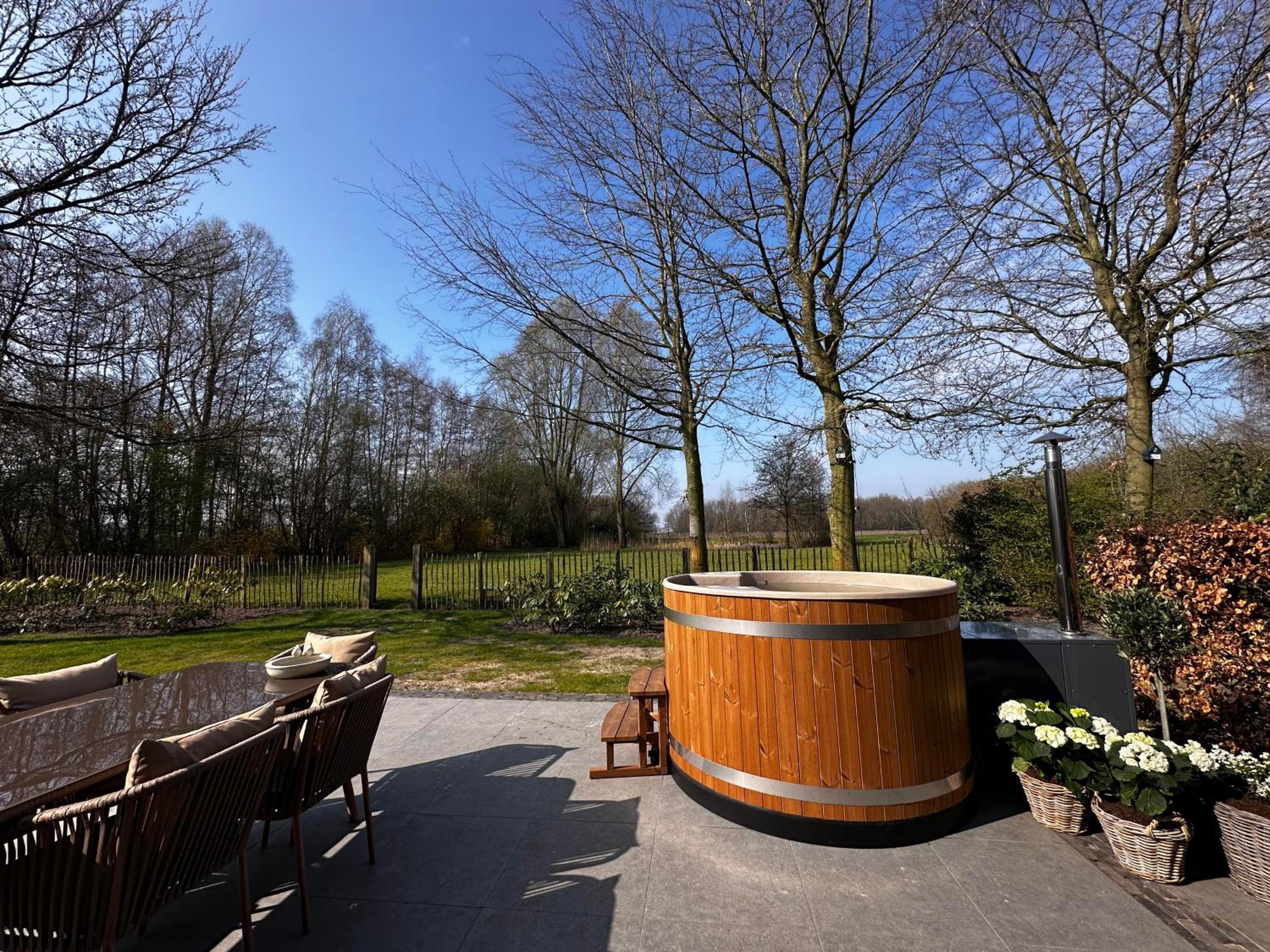 Landhuisje ter Heide - charming cottage with hottub