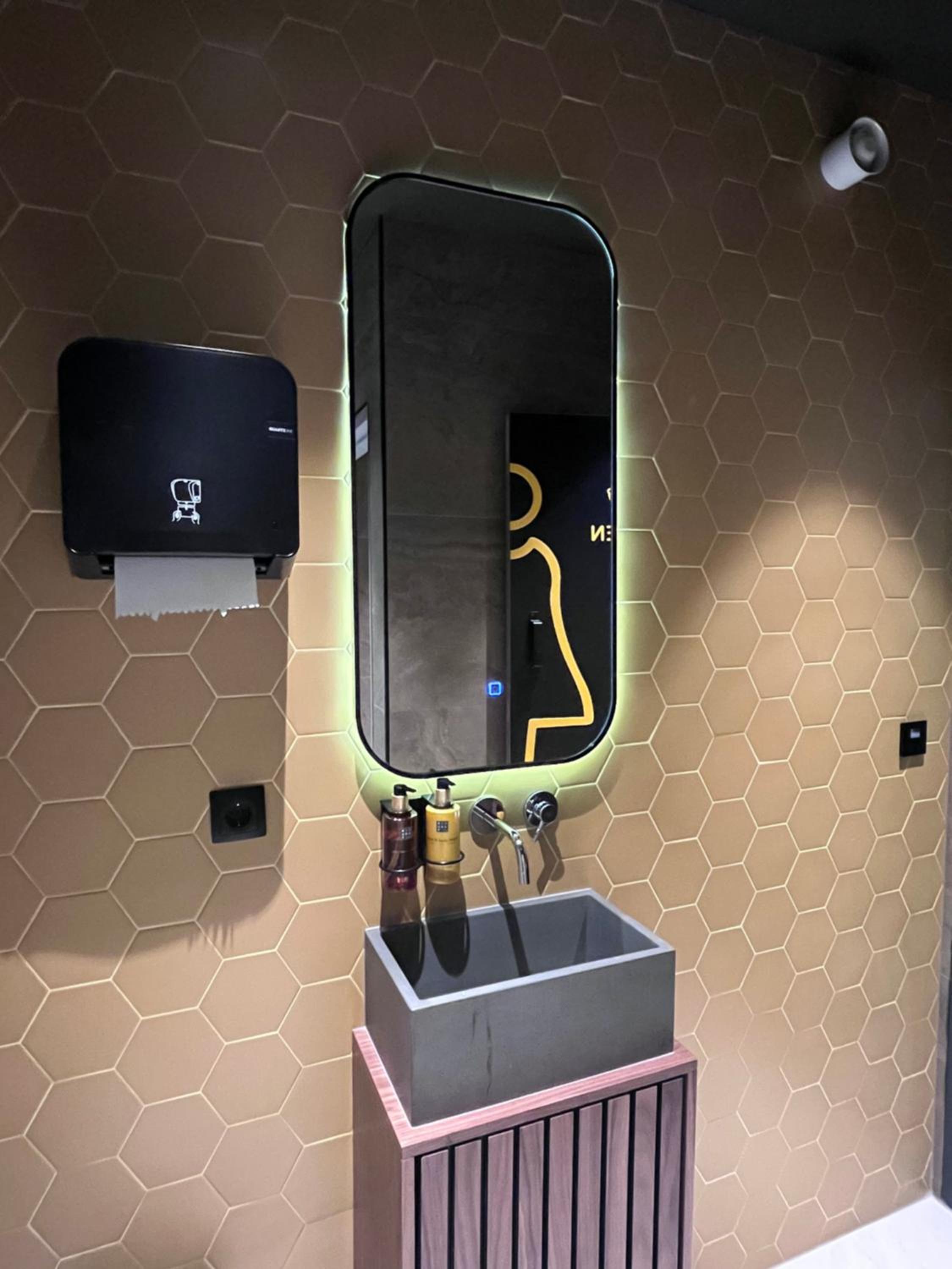 The Hyve Capsule hostel Amsterdam