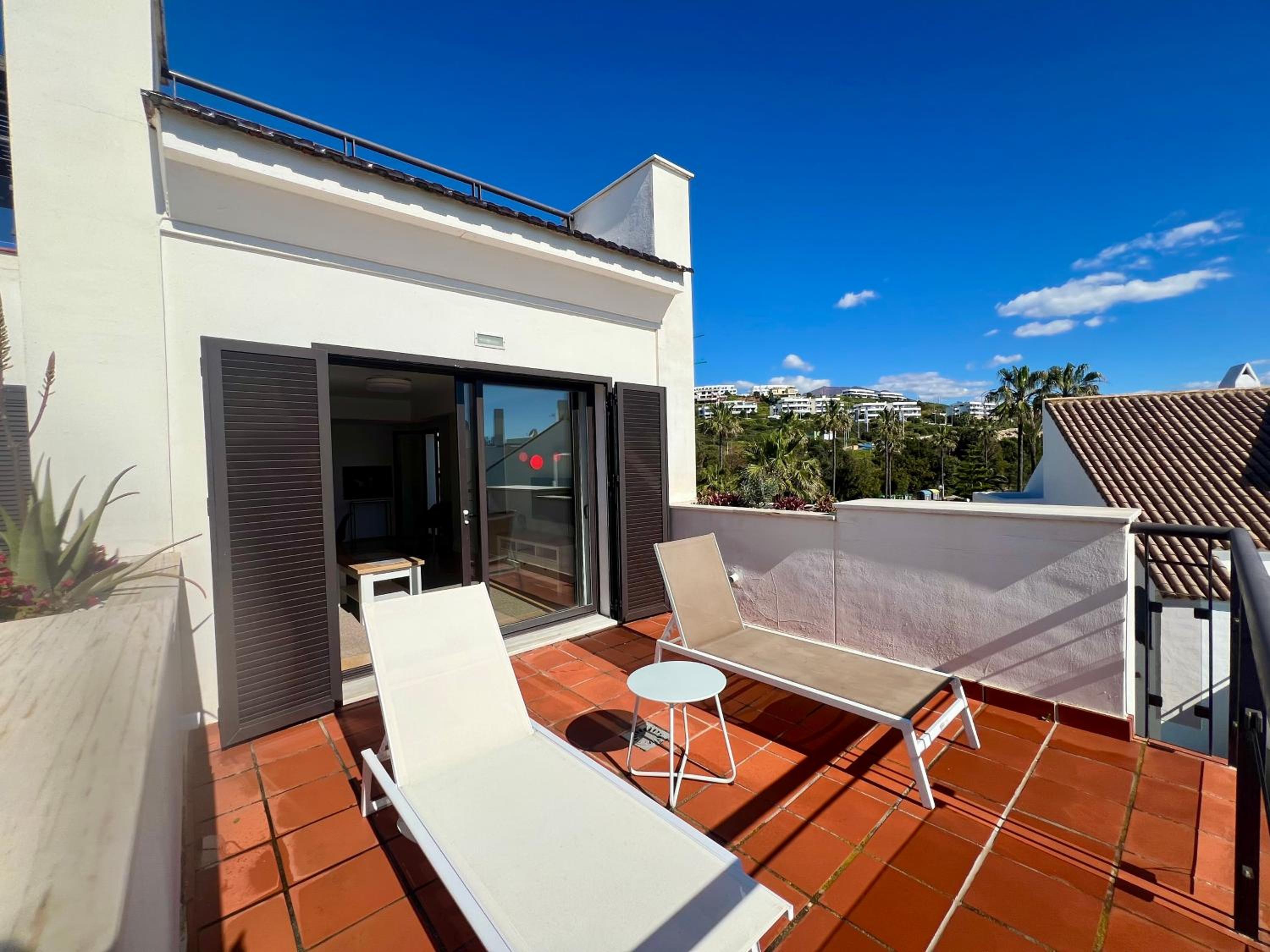 BEACHFRONT Penthouse Luxury