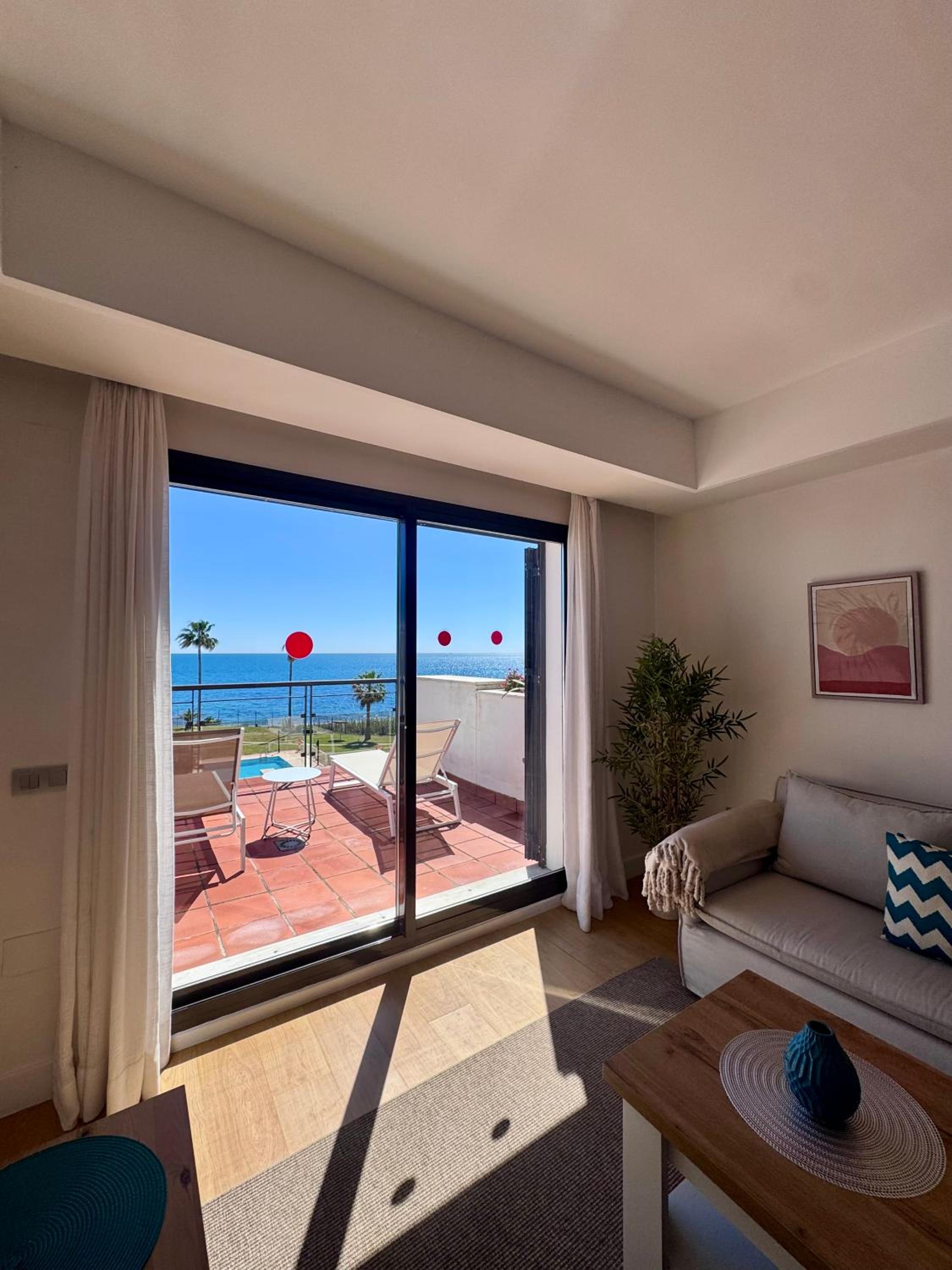 BEACHFRONT Penthouse Luxury