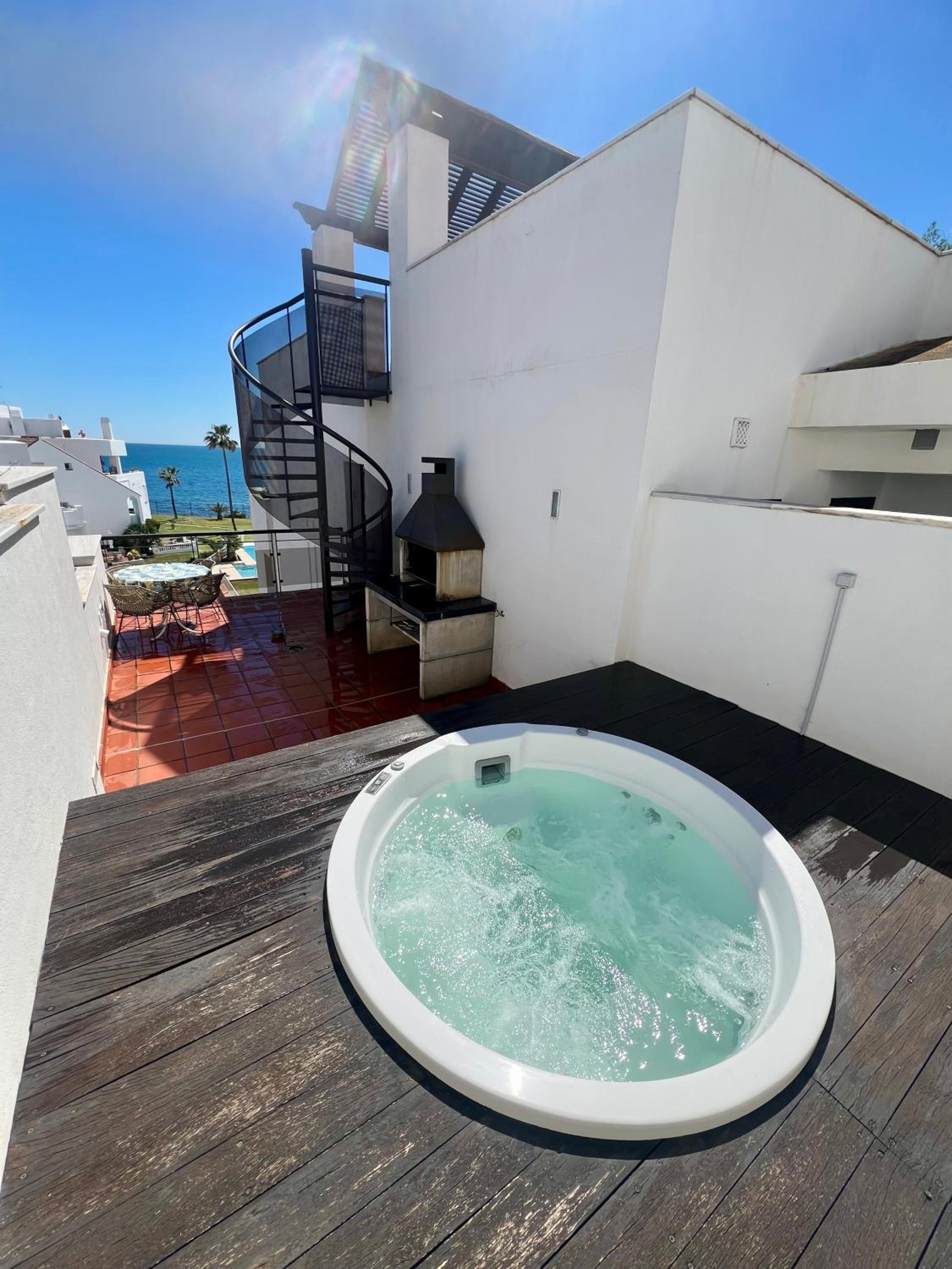 BEACHFRONT Penthouse Luxury