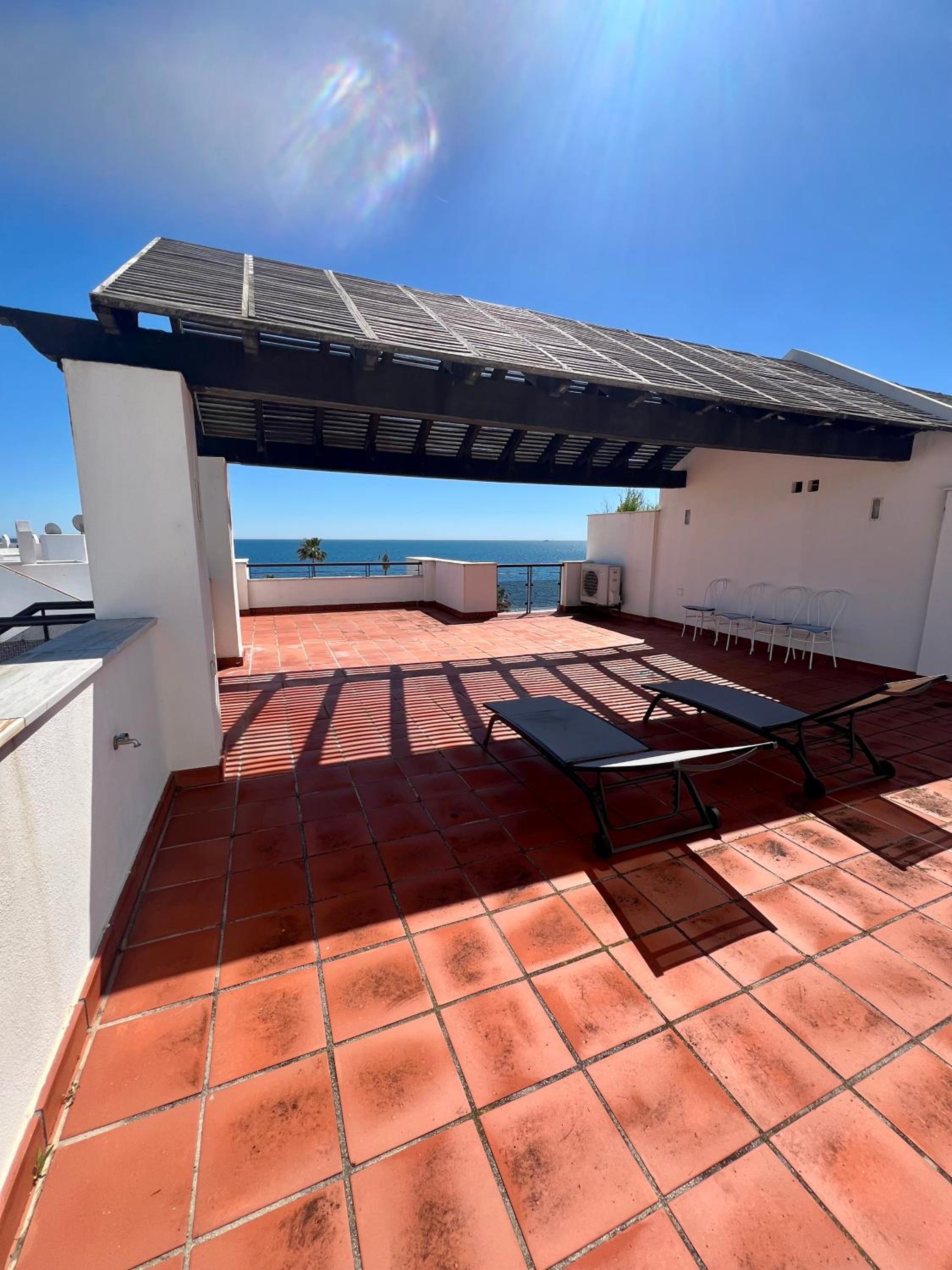 BEACHFRONT Penthouse Luxury