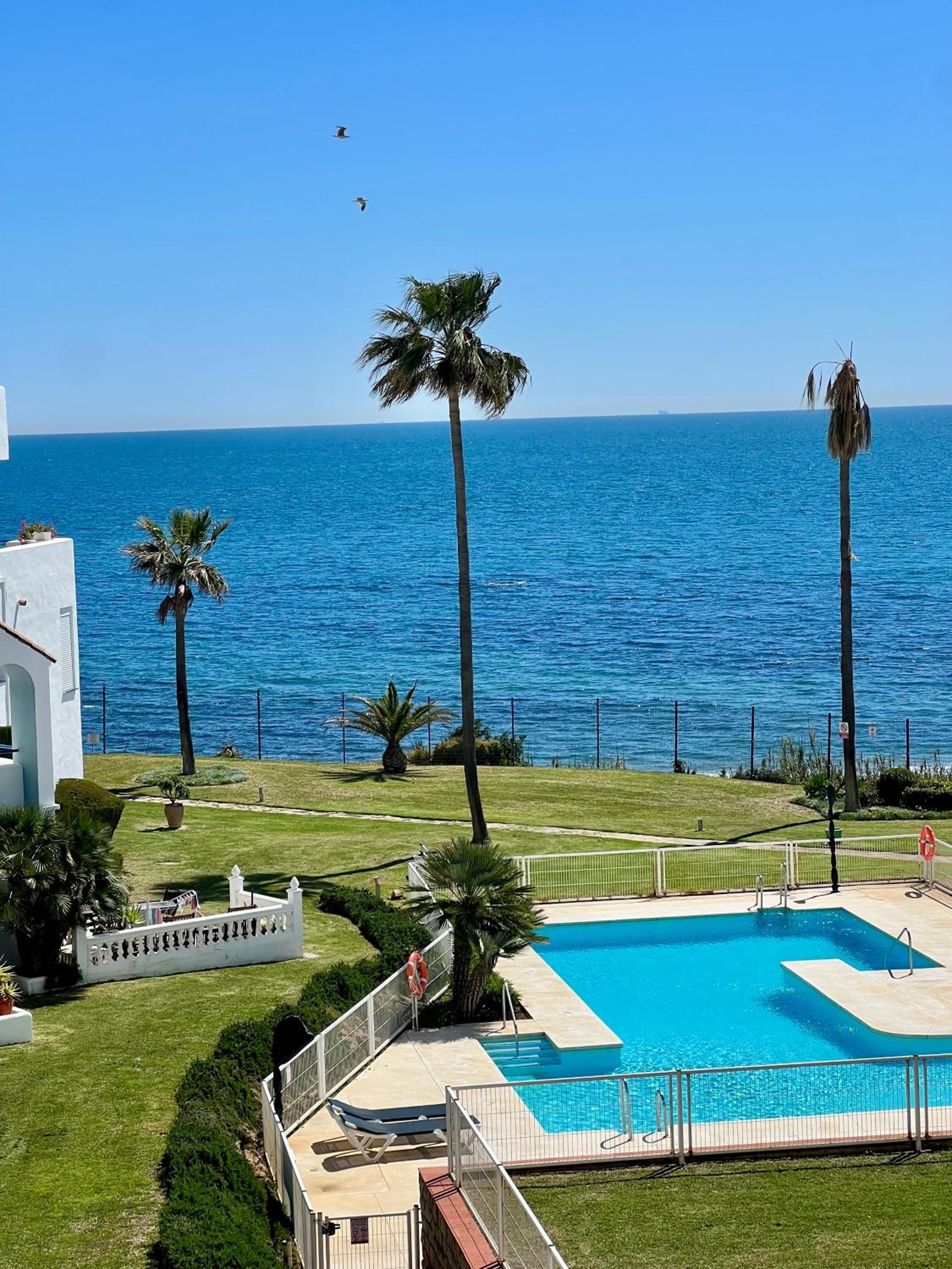 BEACHFRONT Penthouse Luxury