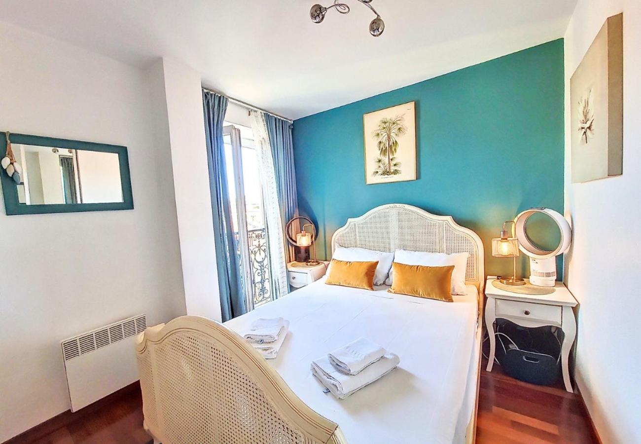 Nestor&Jeeves - CHAISE BLEUE - Central - Near Beach