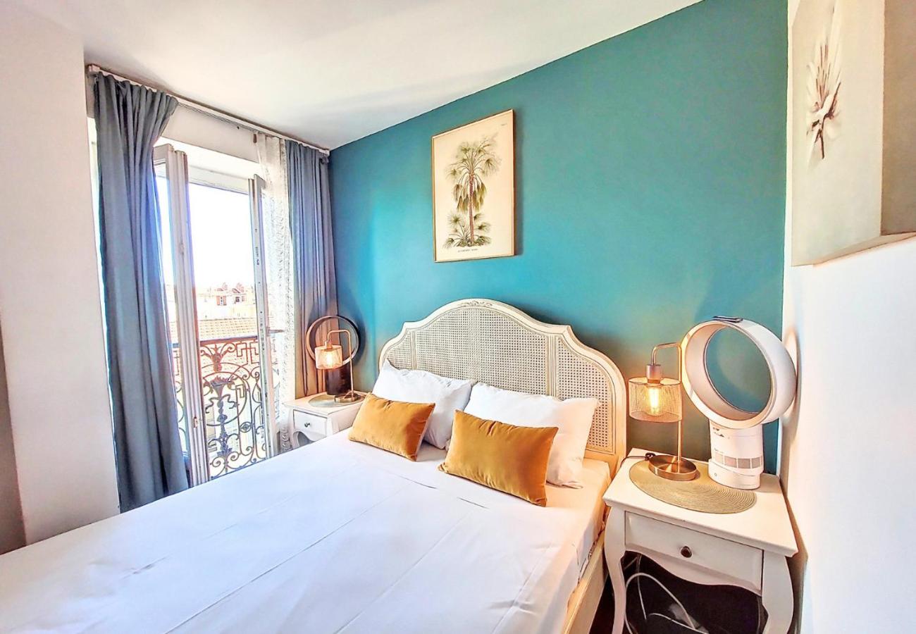 Nestor&Jeeves - CHAISE BLEUE - Central - Near Beach
