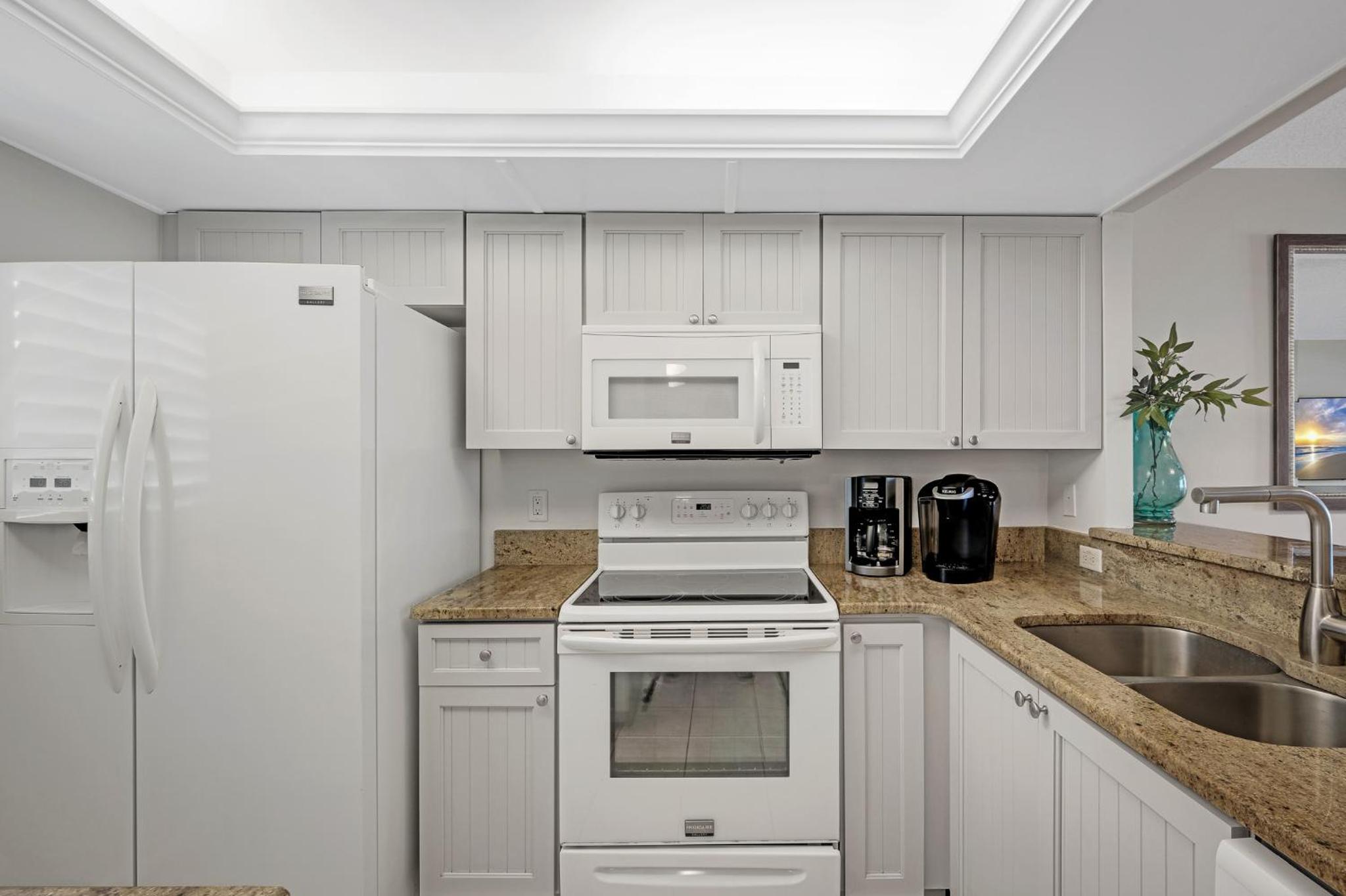 Direct Oceanfront Condo, No-Drive Beach, Great Beach View From Private Balcony