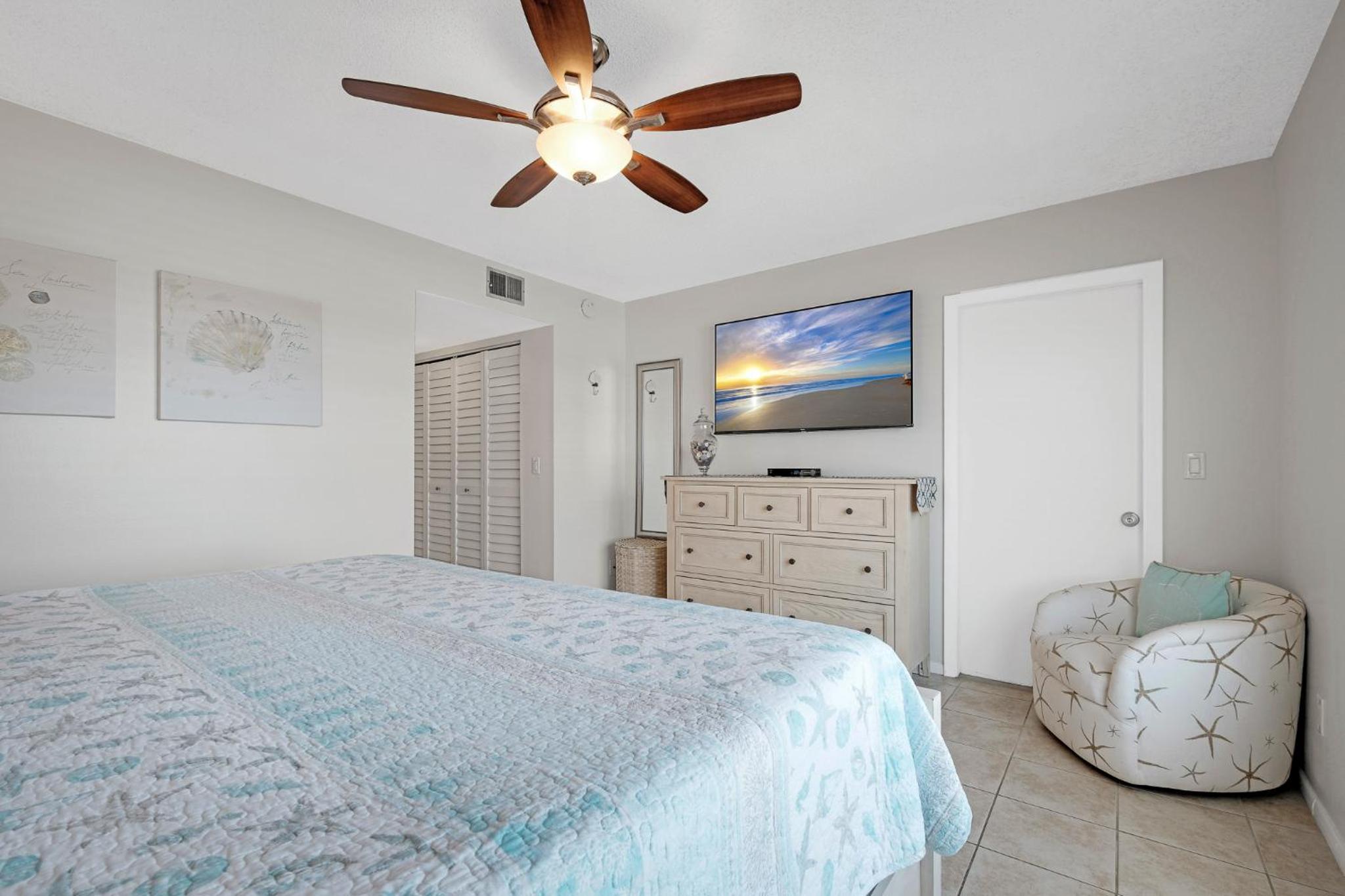 Direct Oceanfront Condo, No-Drive Beach, Great Beach View From Private Balcony
