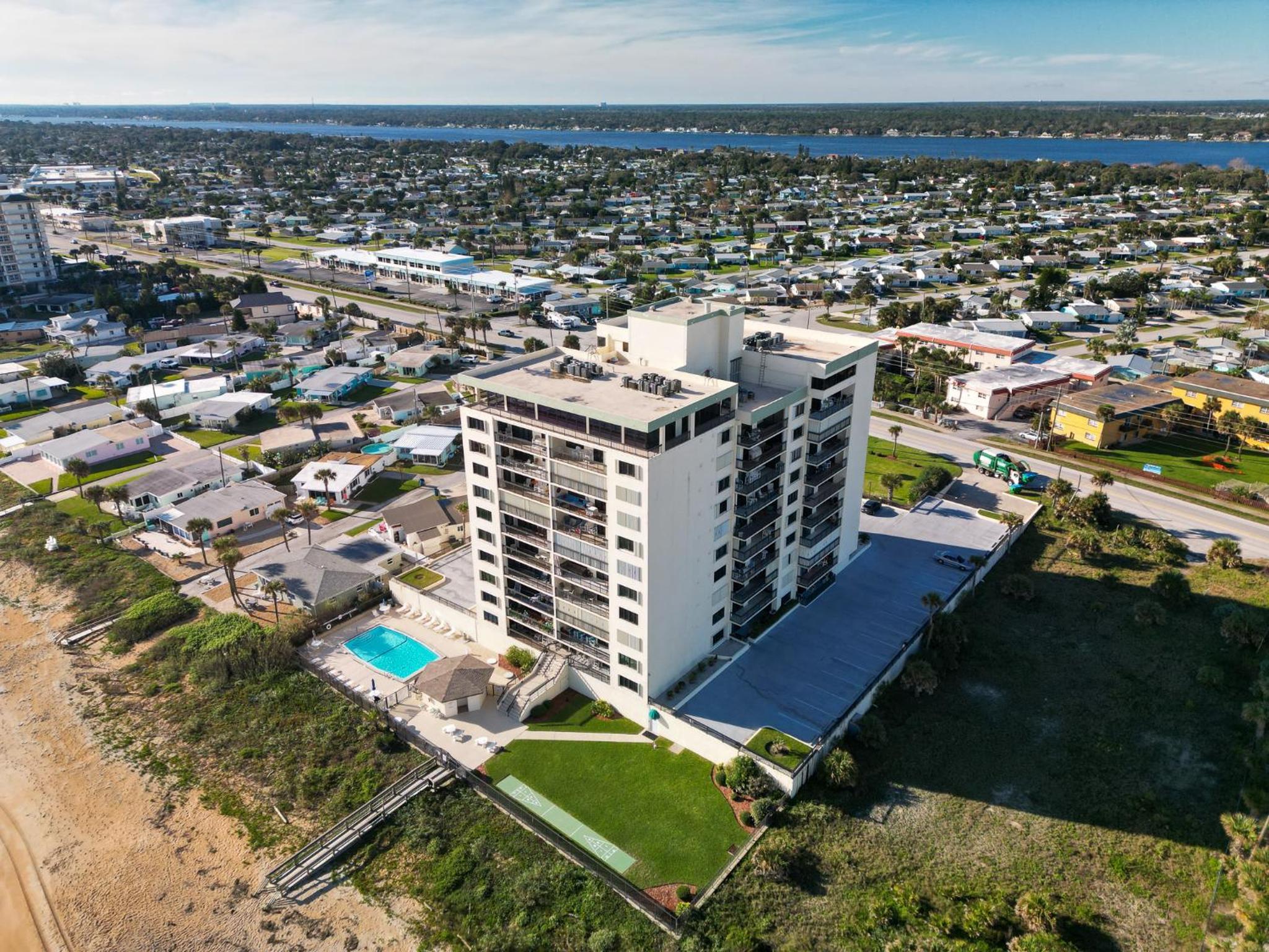 Fabulous ocean and beach views with top complex amenities