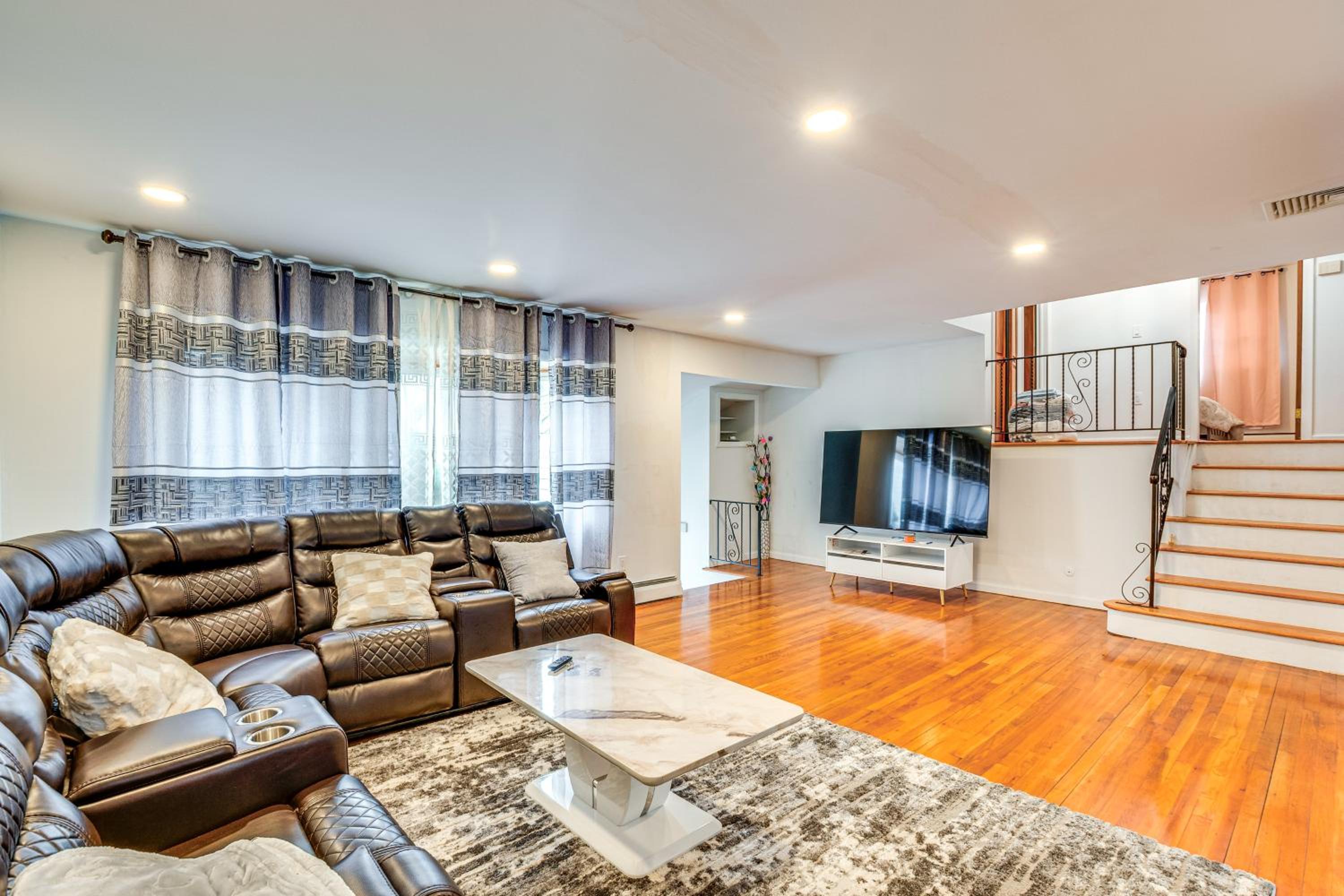 Work, Explore and Relax Centrally Located Union Gem