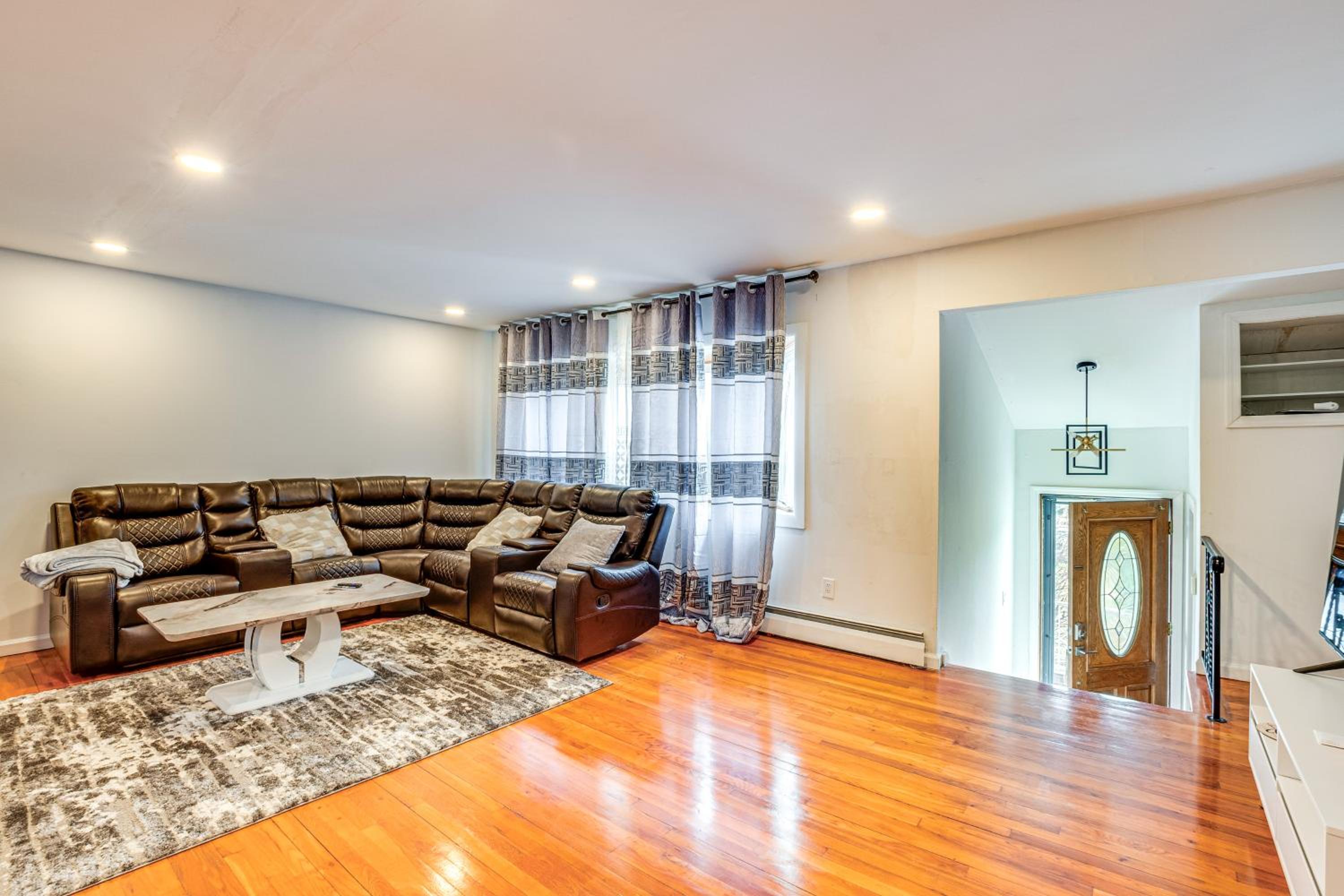 Work, Explore and Relax Centrally Located Union Gem