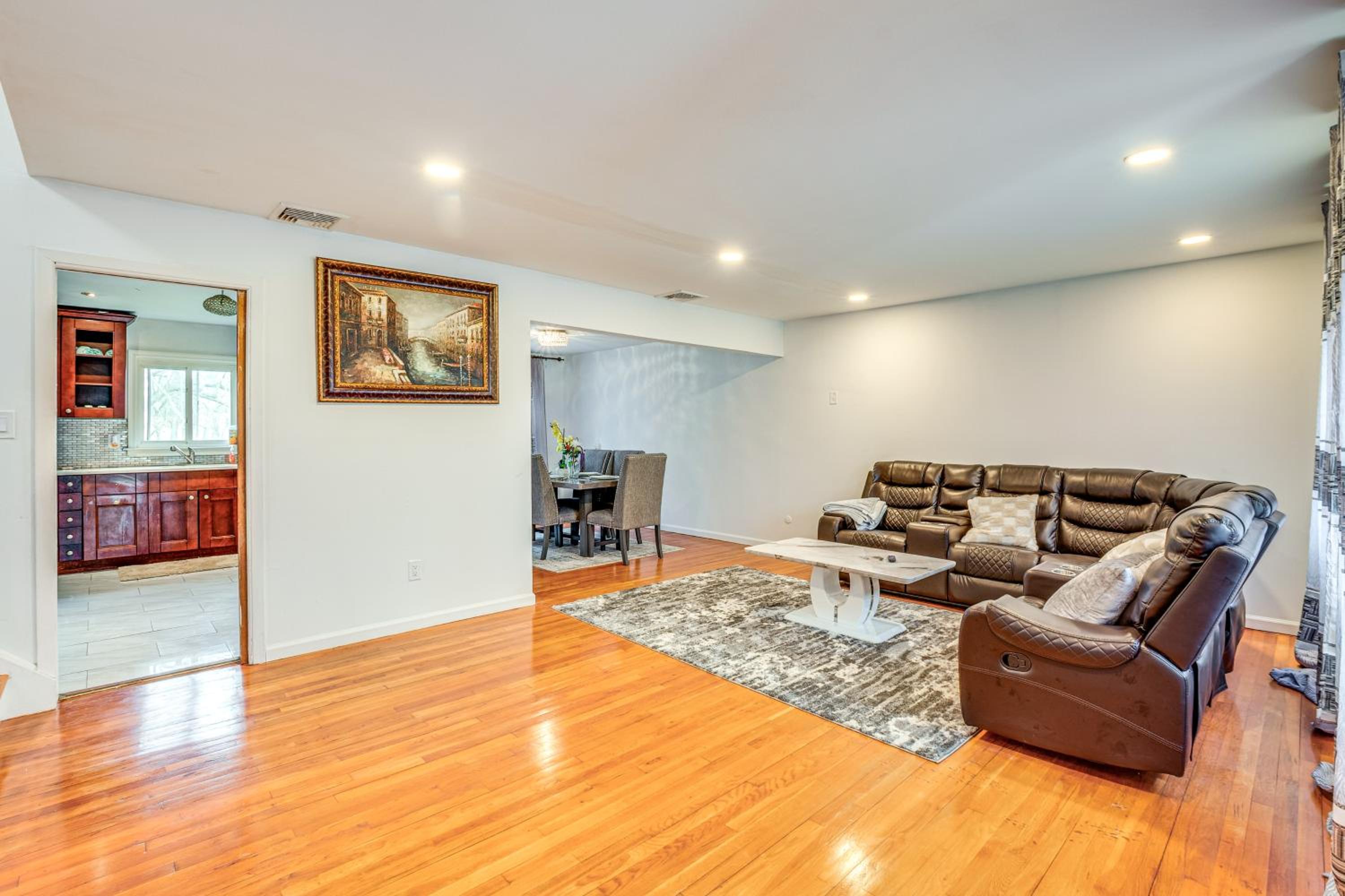 Work, Explore and Relax Centrally Located Union Gem