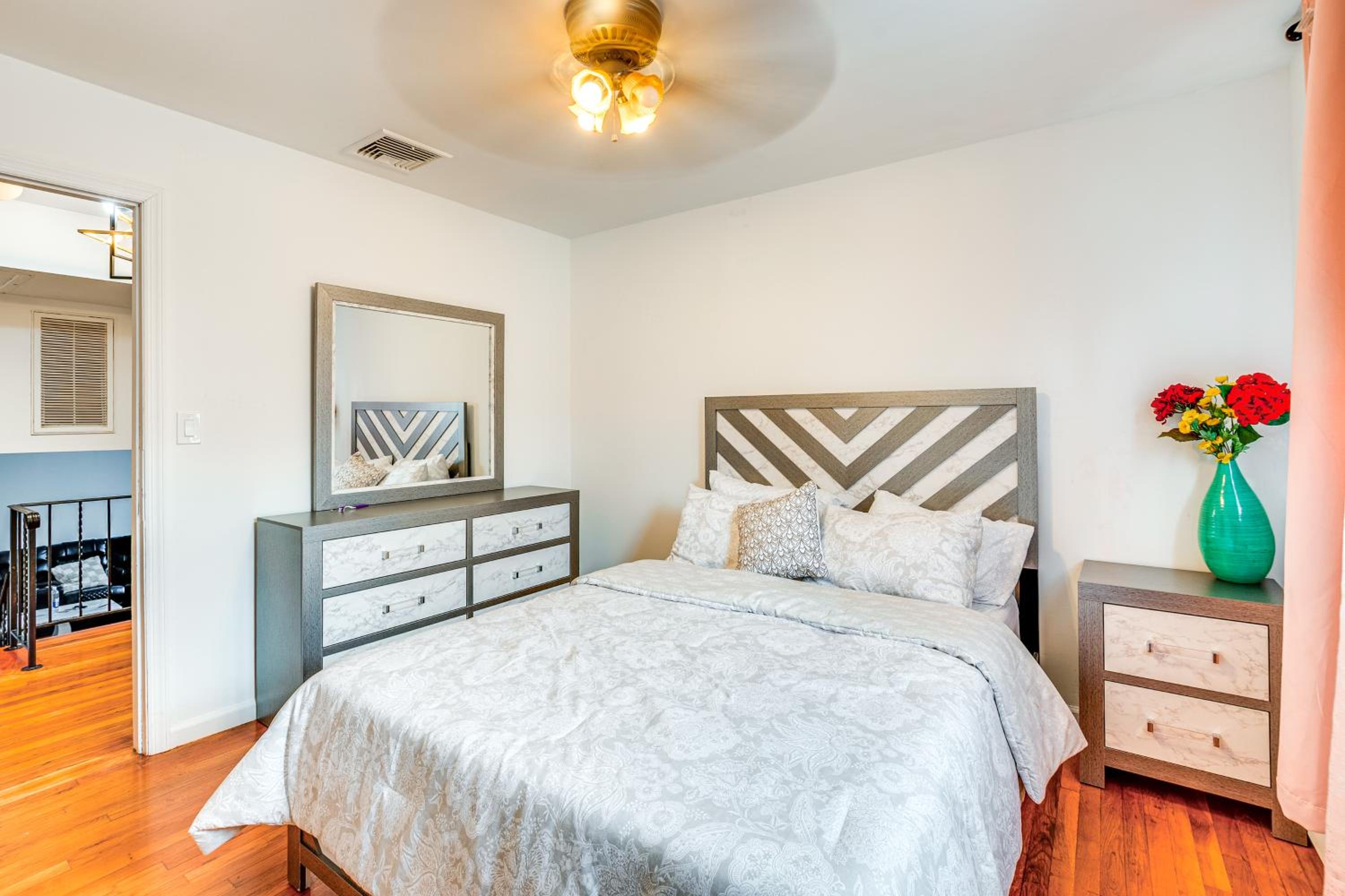 Work, Explore and Relax Centrally Located Union Gem