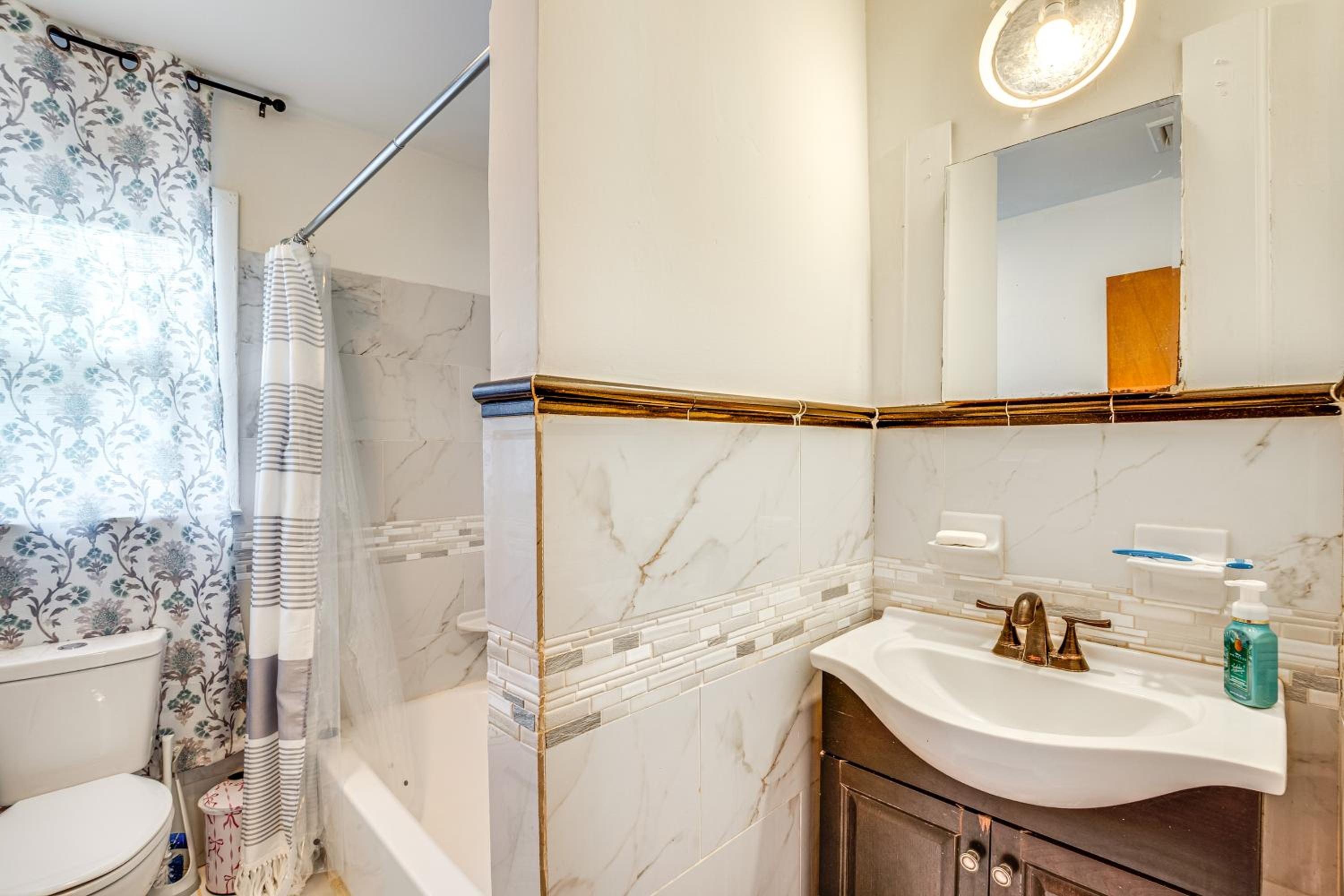 Work, Explore and Relax Centrally Located Union Gem