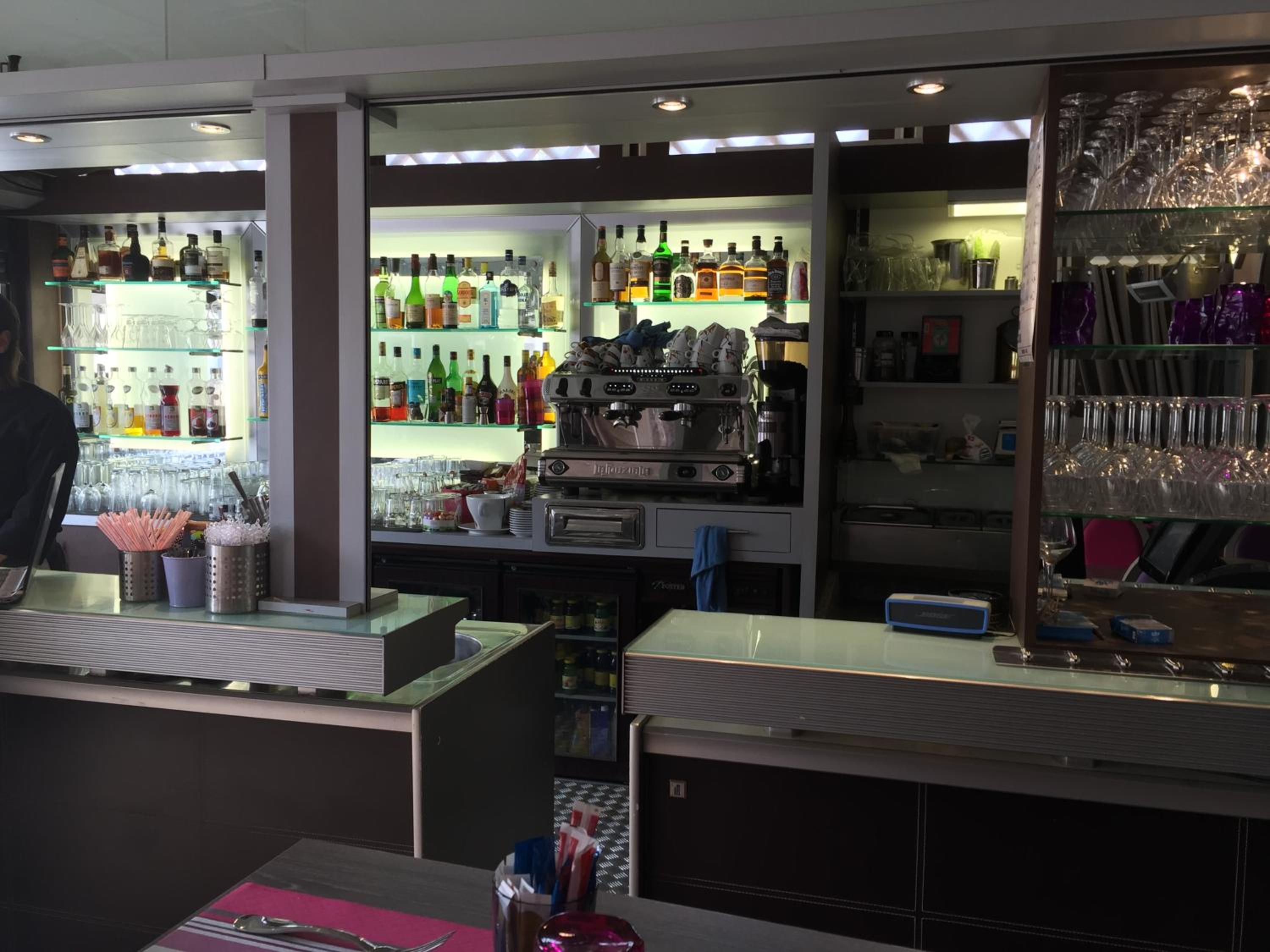 bar