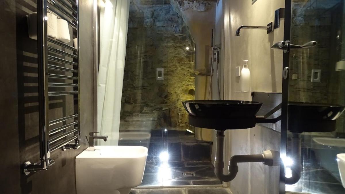 HOST4U - PAPA GIGI's House, Beautiful Apartment into Ancient Stone