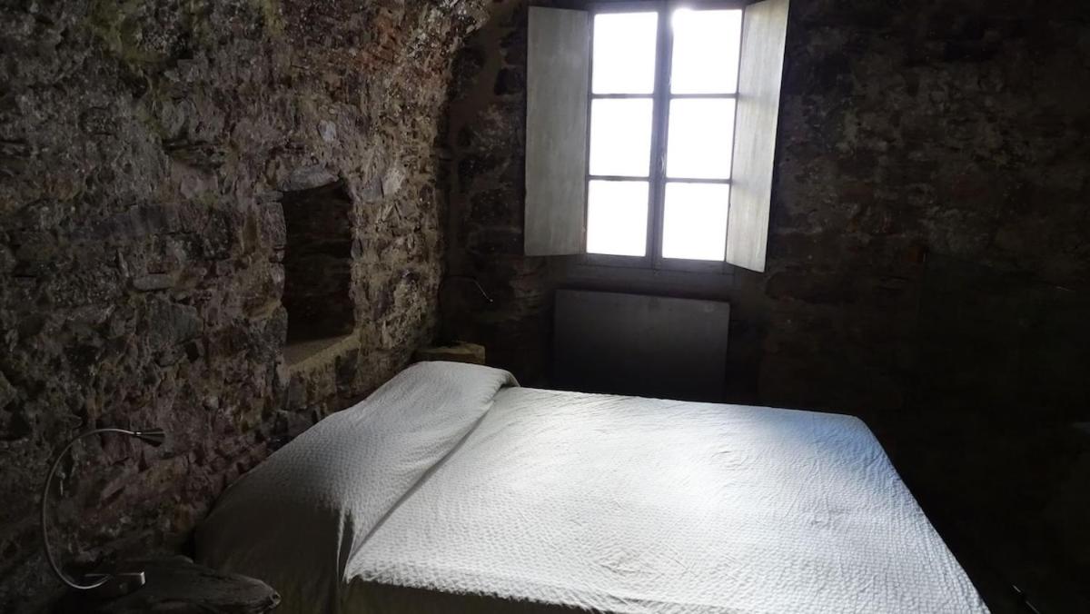 HOST4U - PAPA GIGI's House, Beautiful Apartment into Ancient Stone