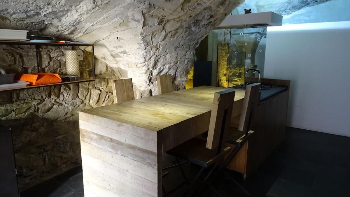 HOST4U - PAPA GIGI's House, Beautiful Apartment into Ancient Stone