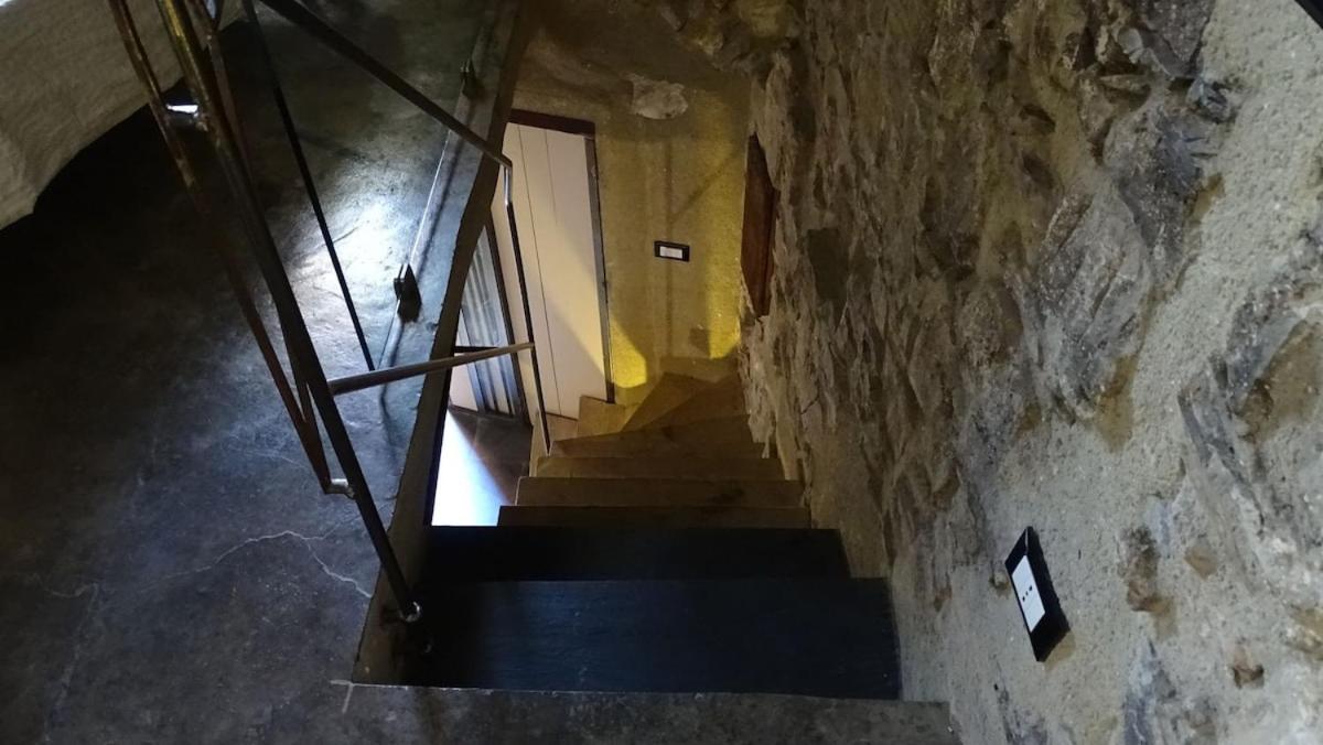 HOST4U - PAPA GIGI's House, Beautiful Apartment into Ancient Stone