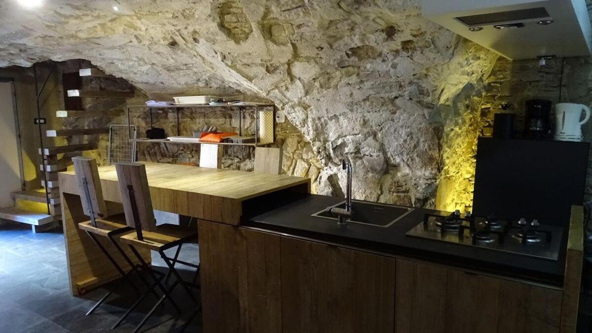 HOST4U - PAPA GIGI's House, Beautiful Apartment into Ancient Stone