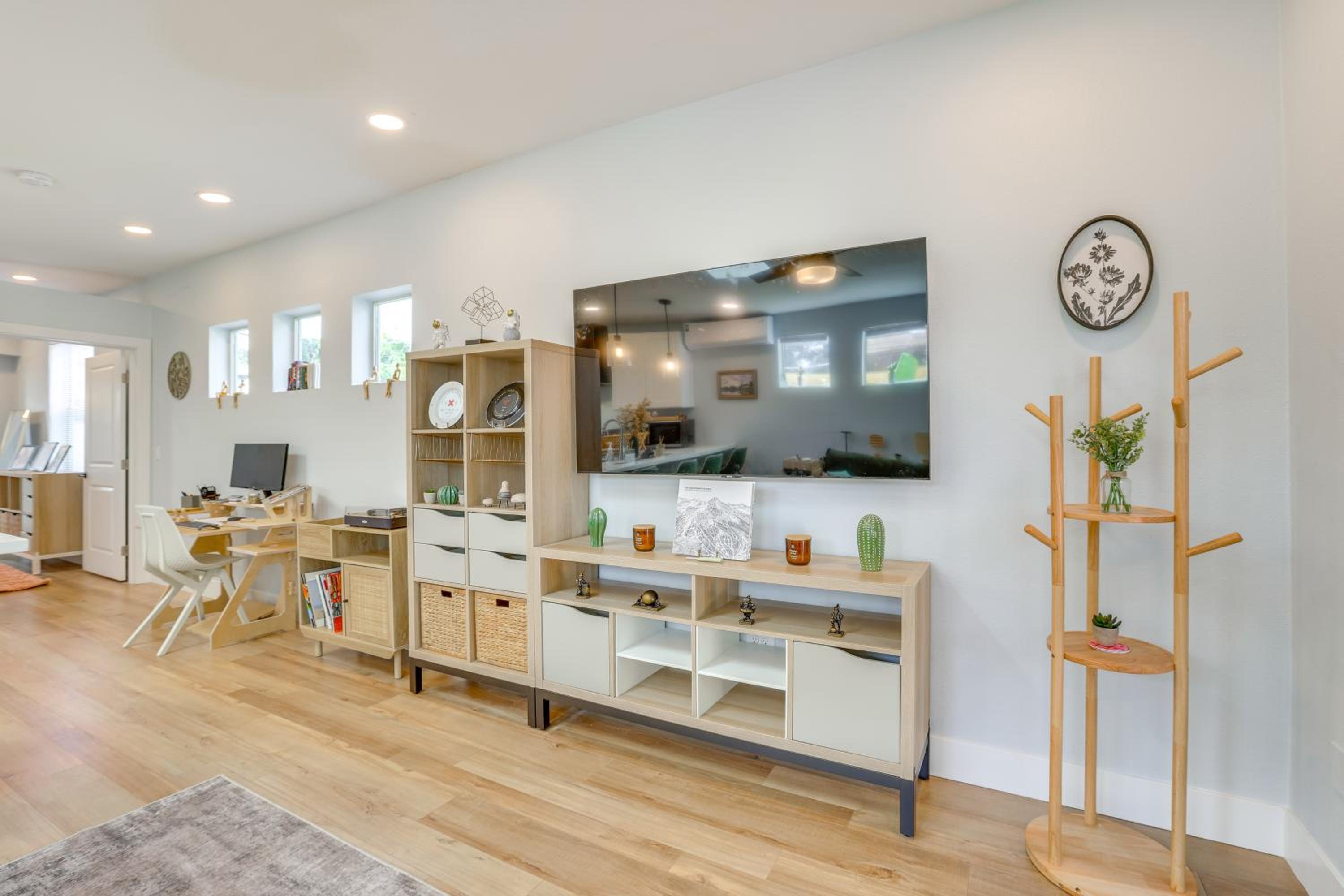 4 Mi to Dtwn PHX Couples Escape with Shared Patio