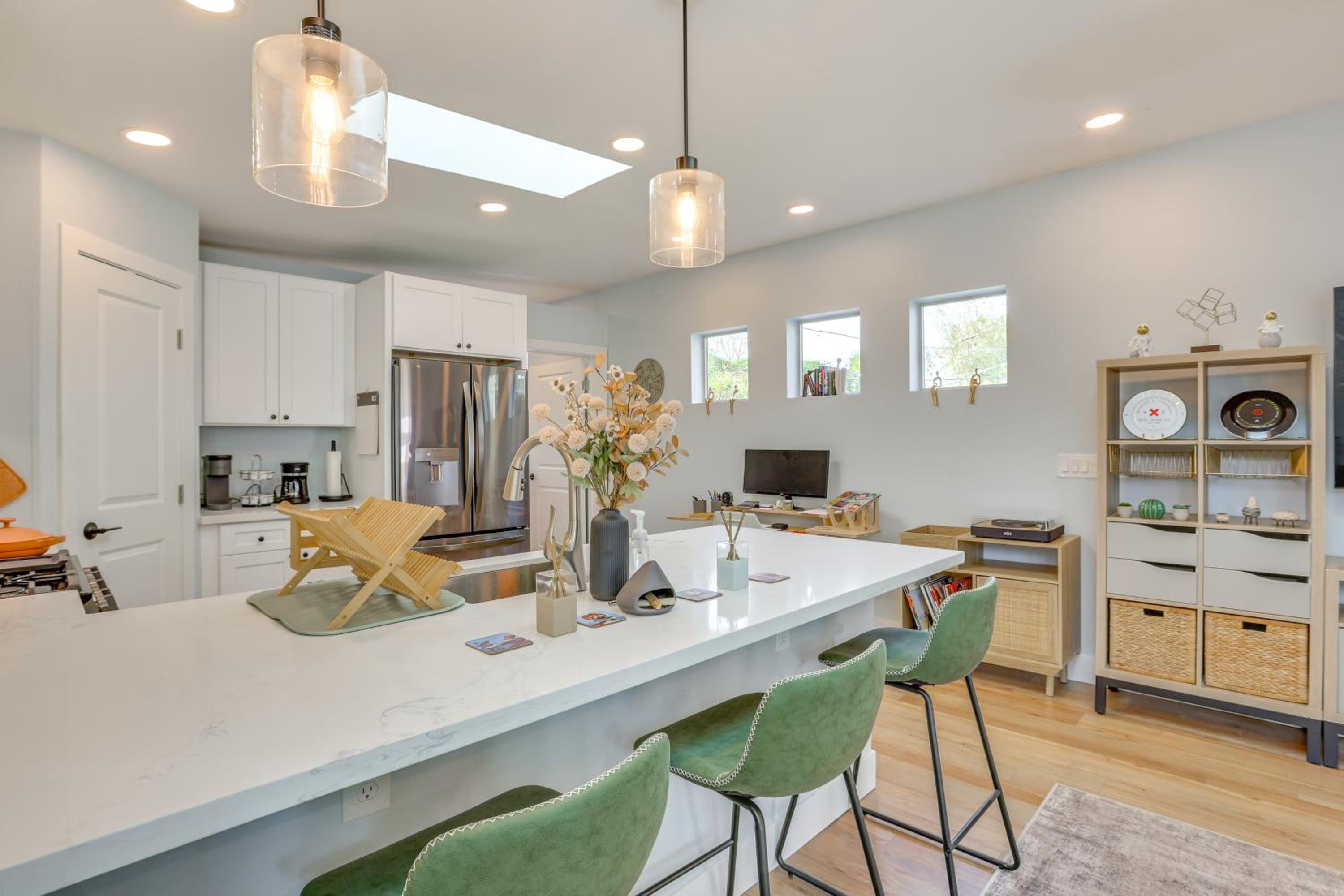 4 Mi to Dtwn PHX Couples Escape with Shared Patio