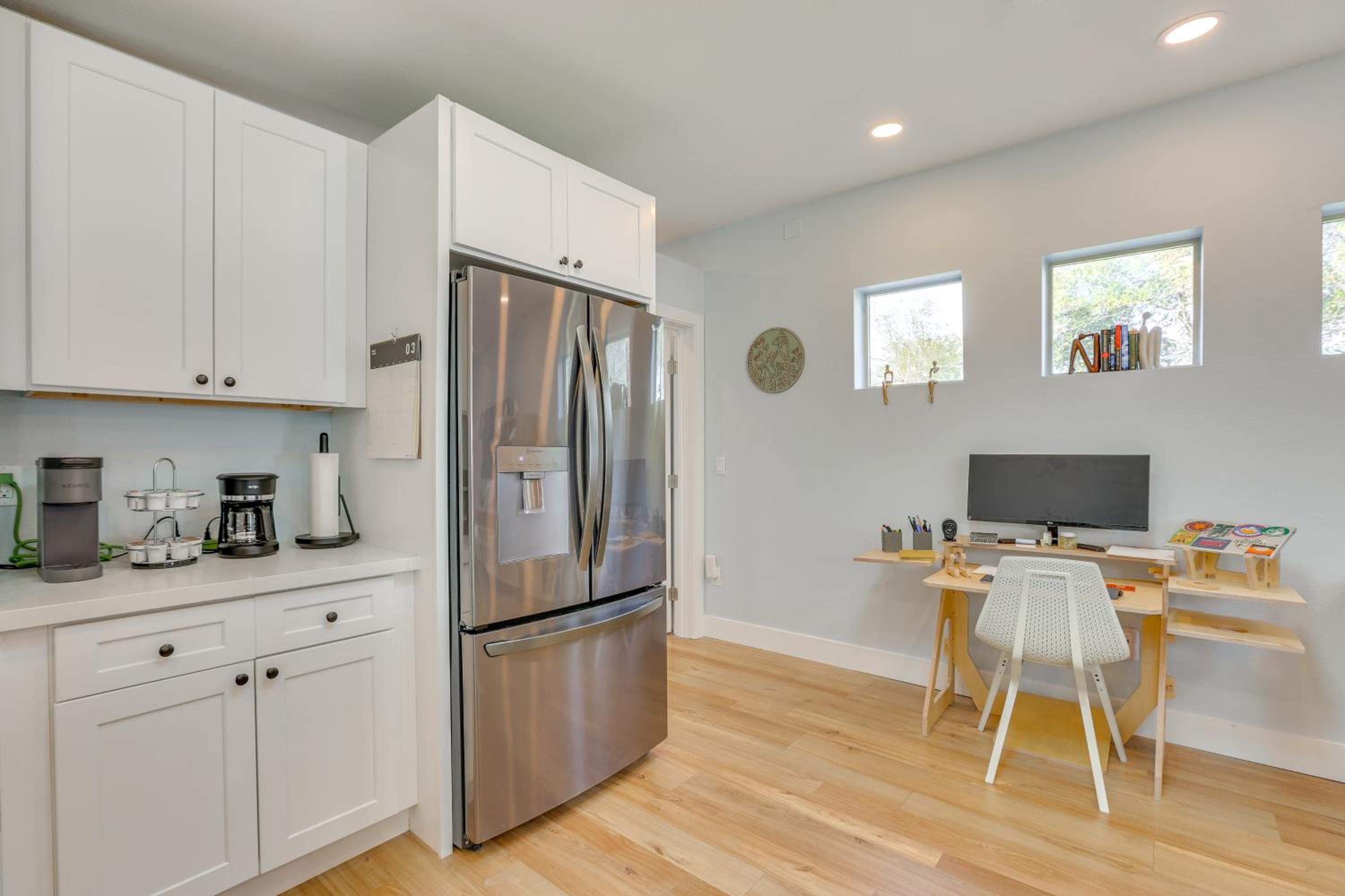 4 Mi to Dtwn PHX Couples Escape with Shared Patio
