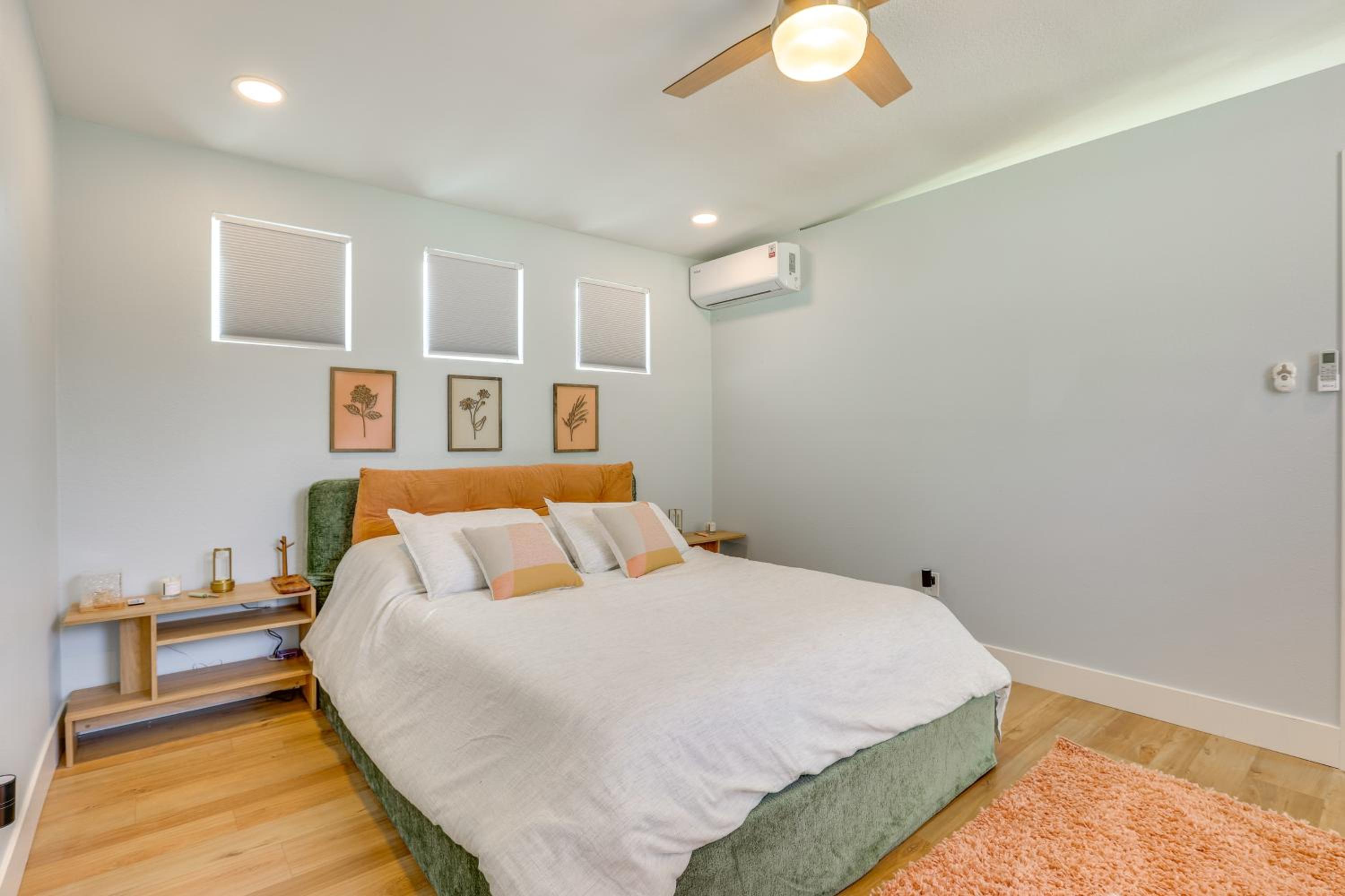 4 Mi to Dtwn PHX Couples Escape with Shared Patio