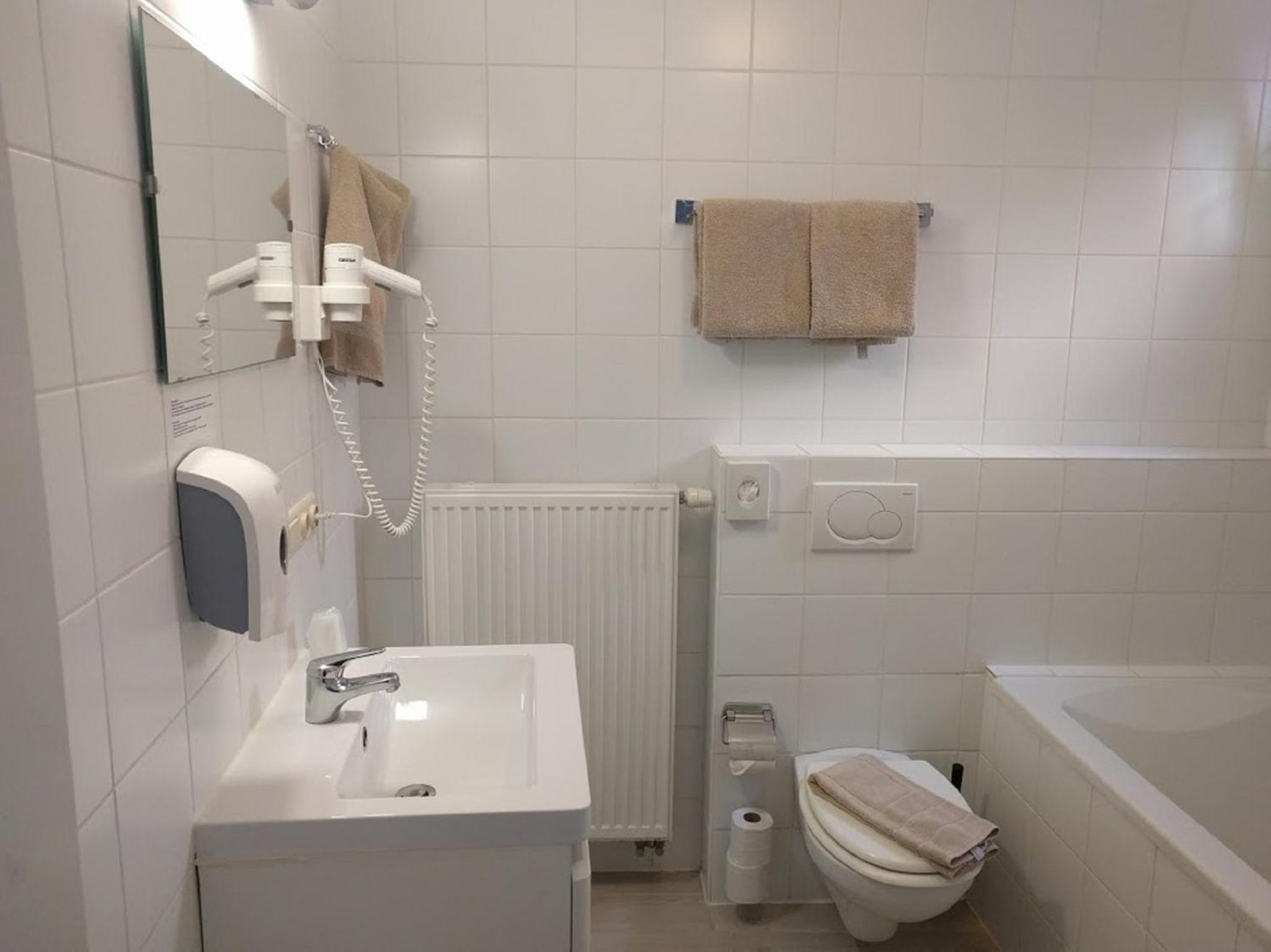 Bruges Vacations - Canalview Hotel Ter Reien - Property Image 2