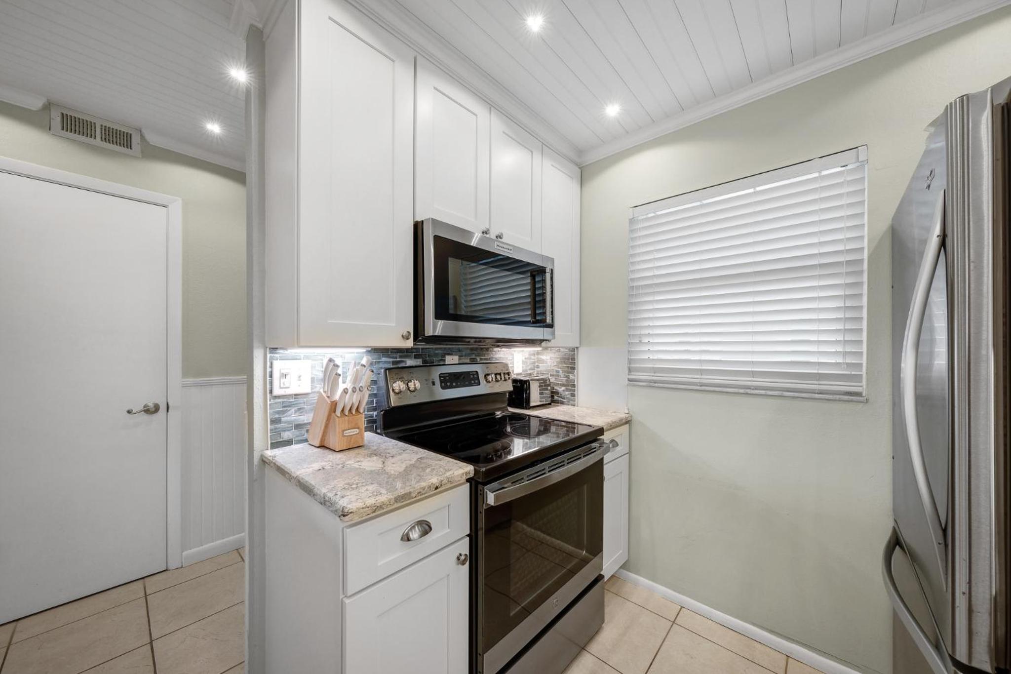 Top Floor Ocean and Pool Views located on No-Drive Beach with 2 Complex Pools