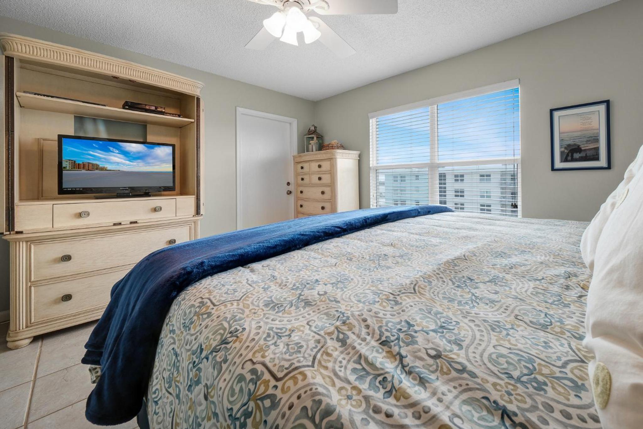 Top Floor Ocean and Pool Views located on No-Drive Beach with 2 Complex Pools