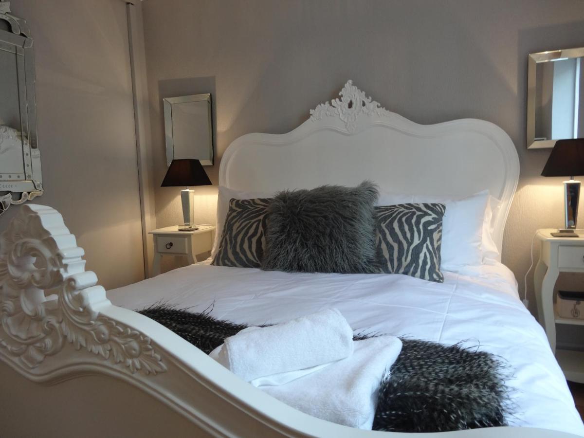 Hotel Burlington Beach Apartments - Image 1