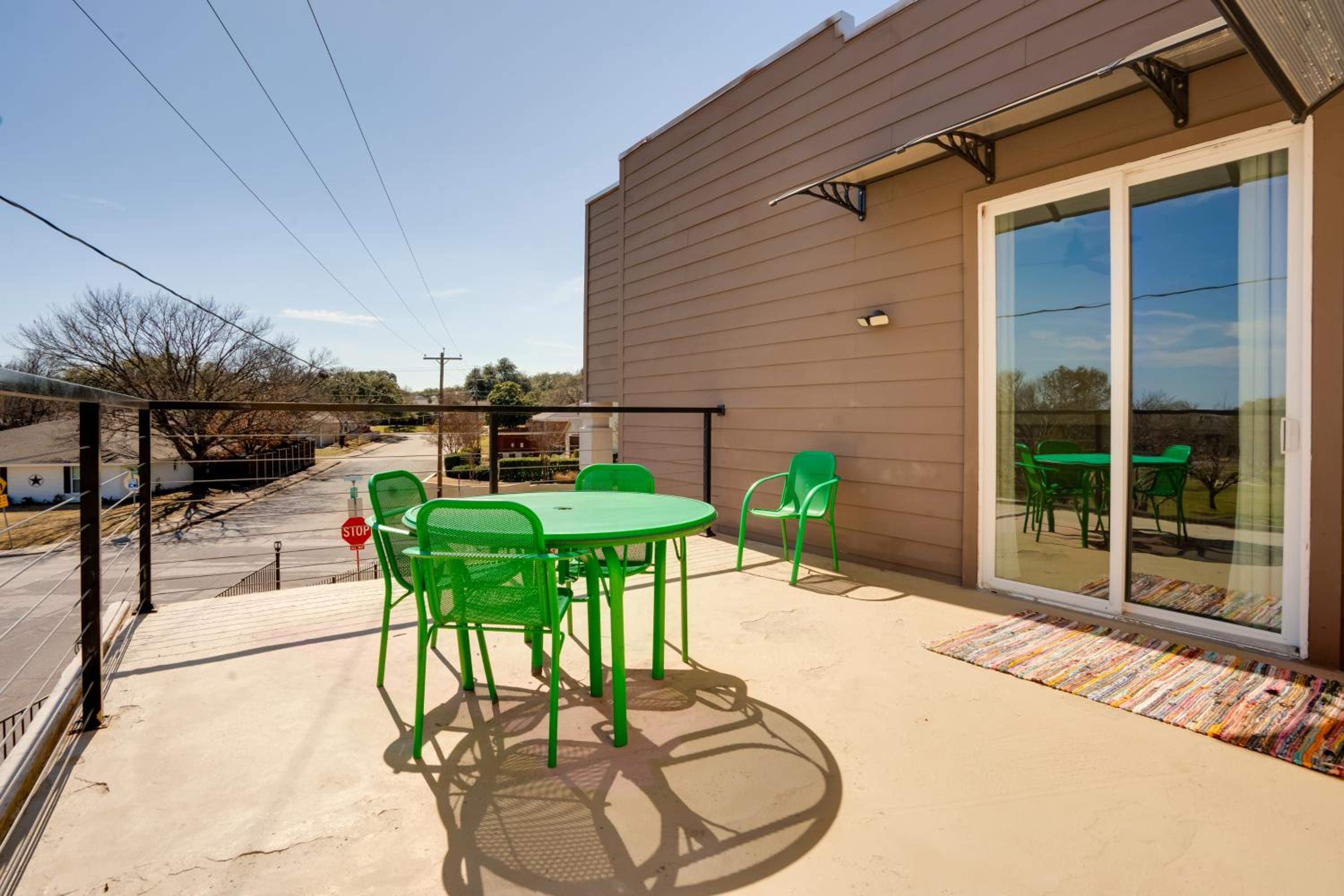 Spacious Lake Highland Townhome Wand Pool!