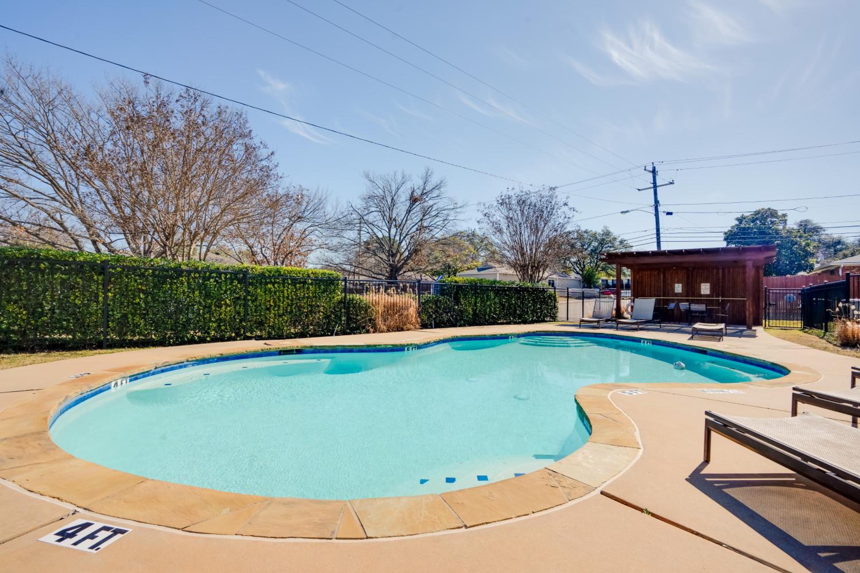 Spacious Lake Highland Townhome Wand Pool!