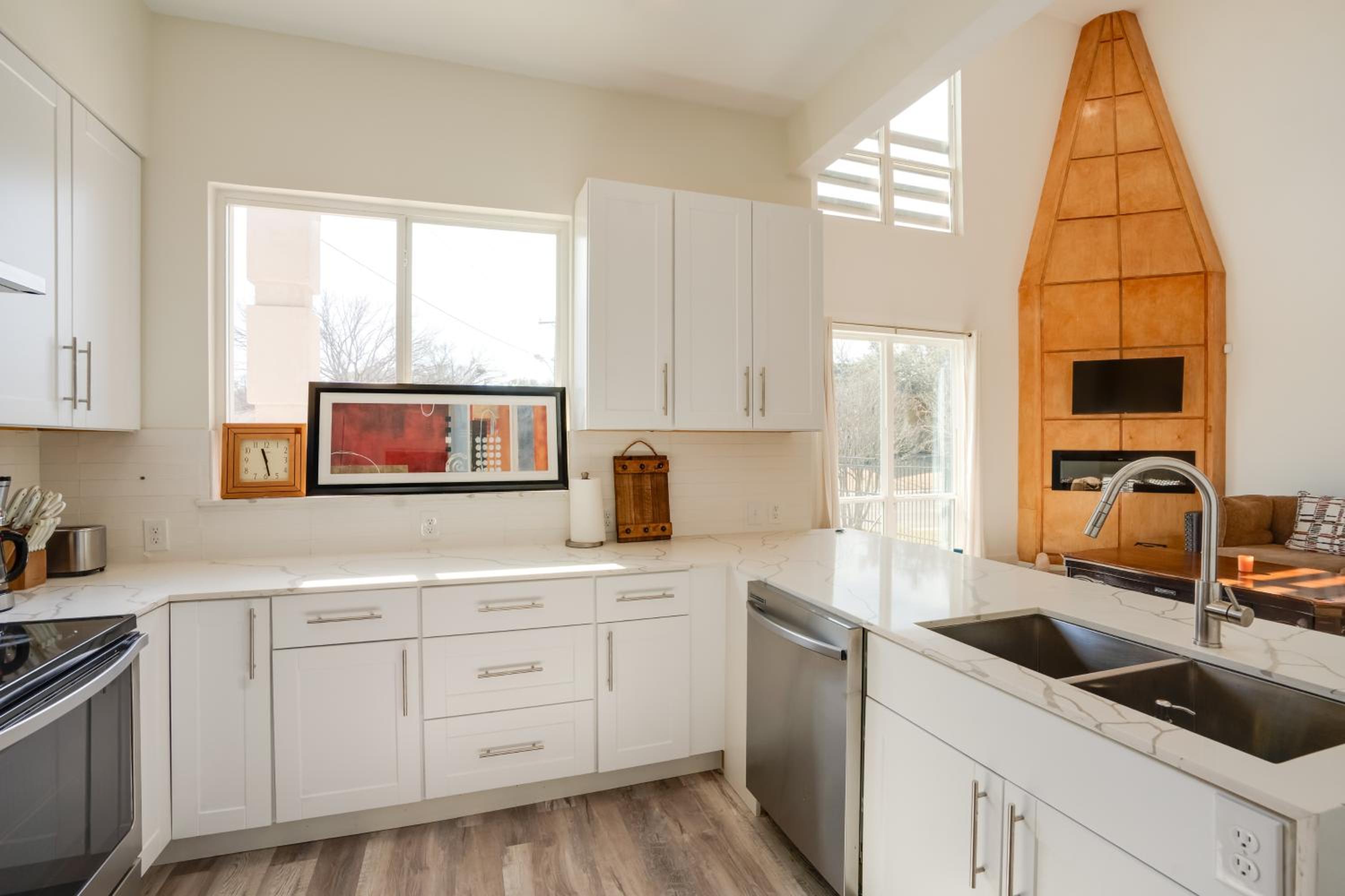 Spacious Lake Highland Townhome Wand Pool!