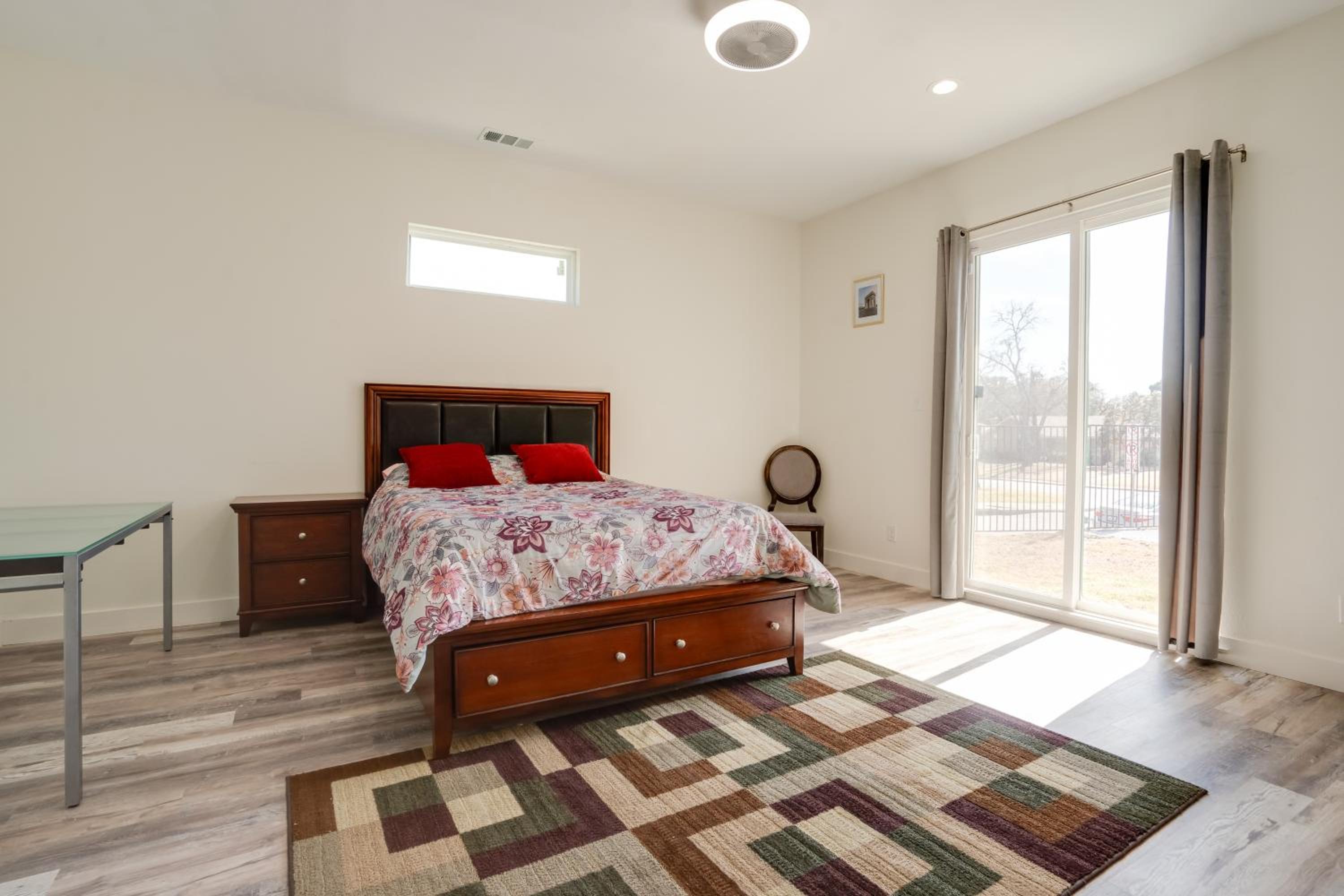Spacious Lake Highland Townhome Wand Pool!