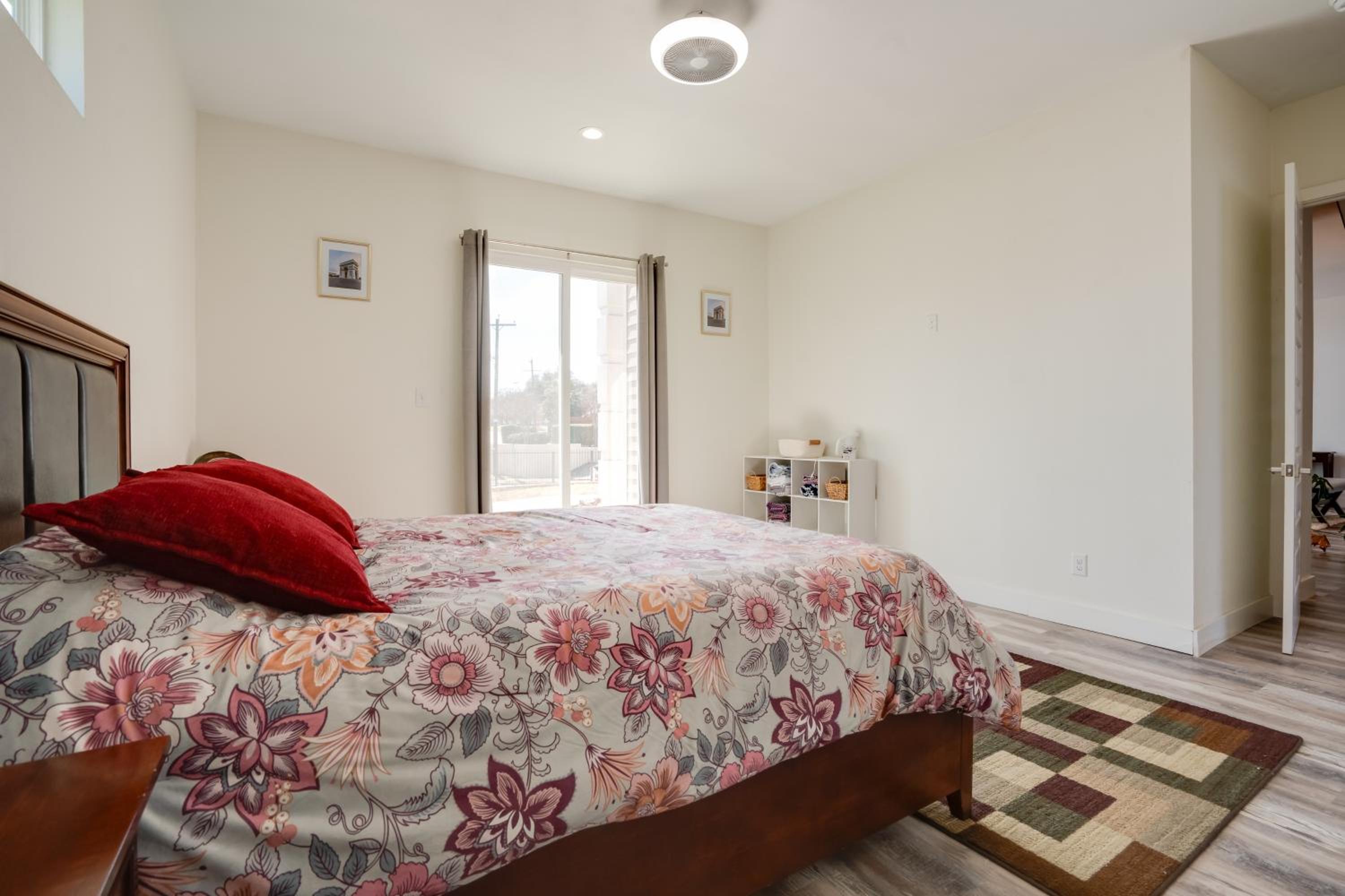 Spacious Lake Highland Townhome Wand Pool!