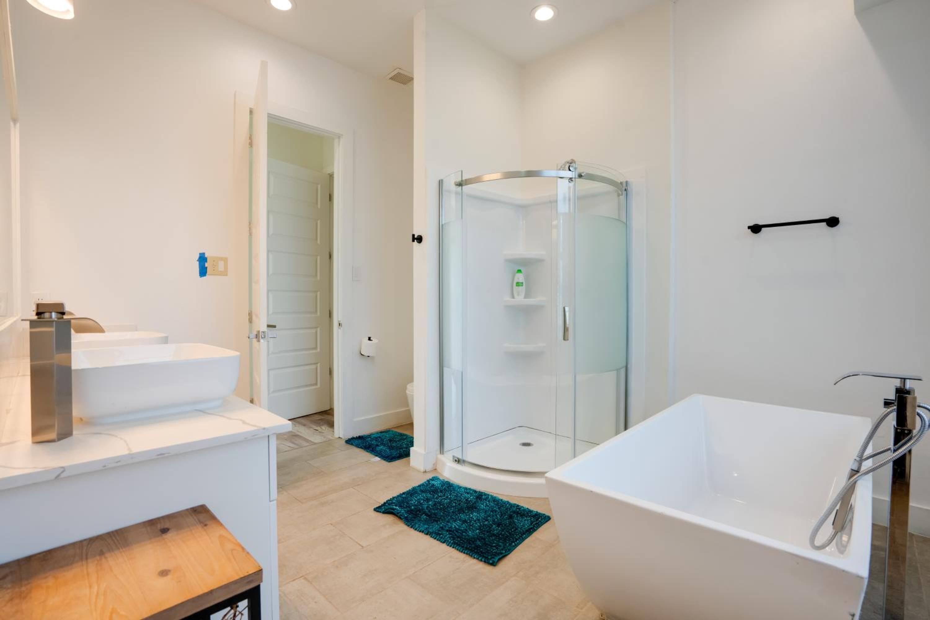 Spacious Lake Highland Townhome Wand Pool!