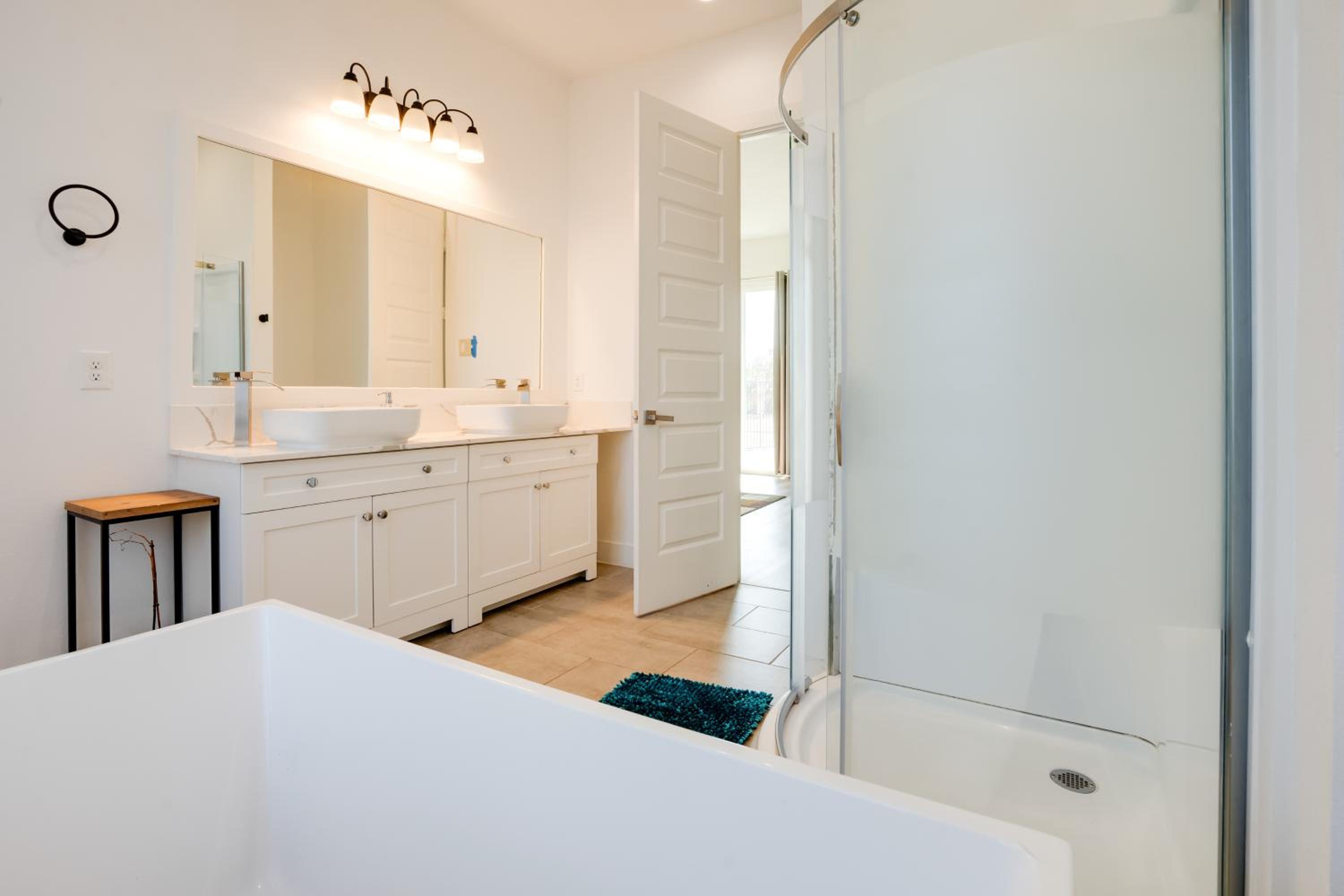 Spacious Lake Highland Townhome Wand Pool!