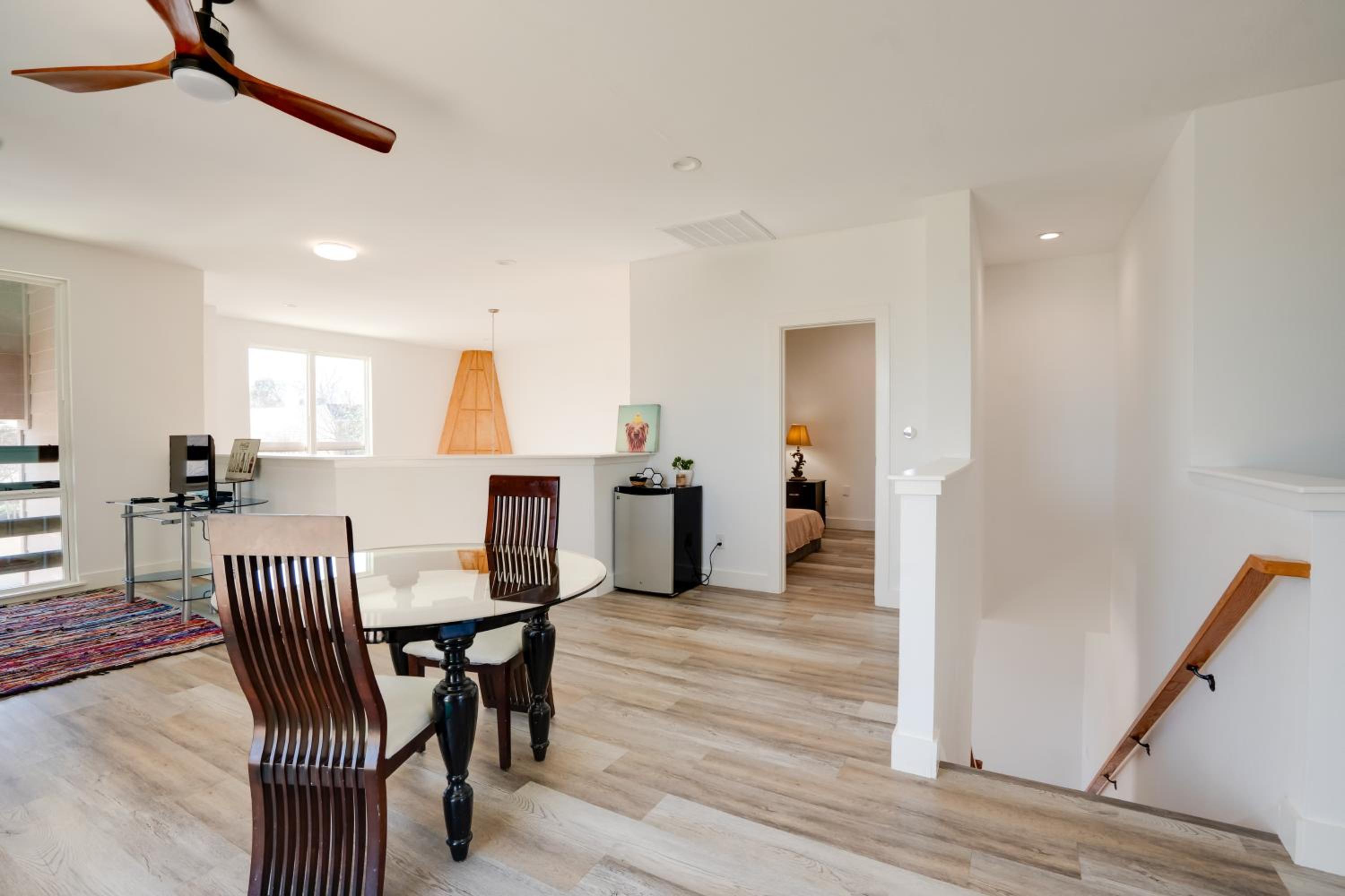 Spacious Lake Highland Townhome Wand Pool!
