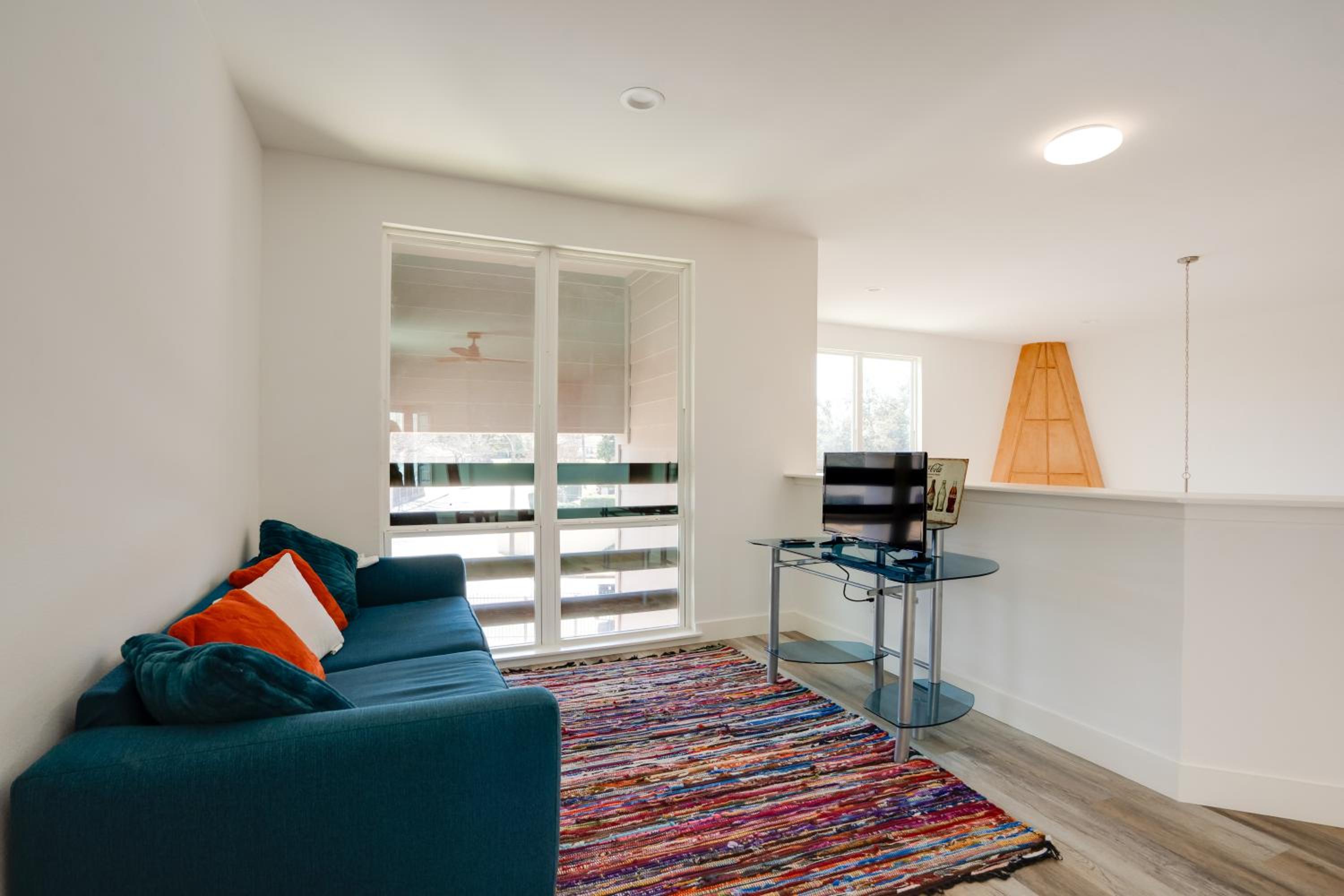 Spacious Lake Highland Townhome Wand Pool!