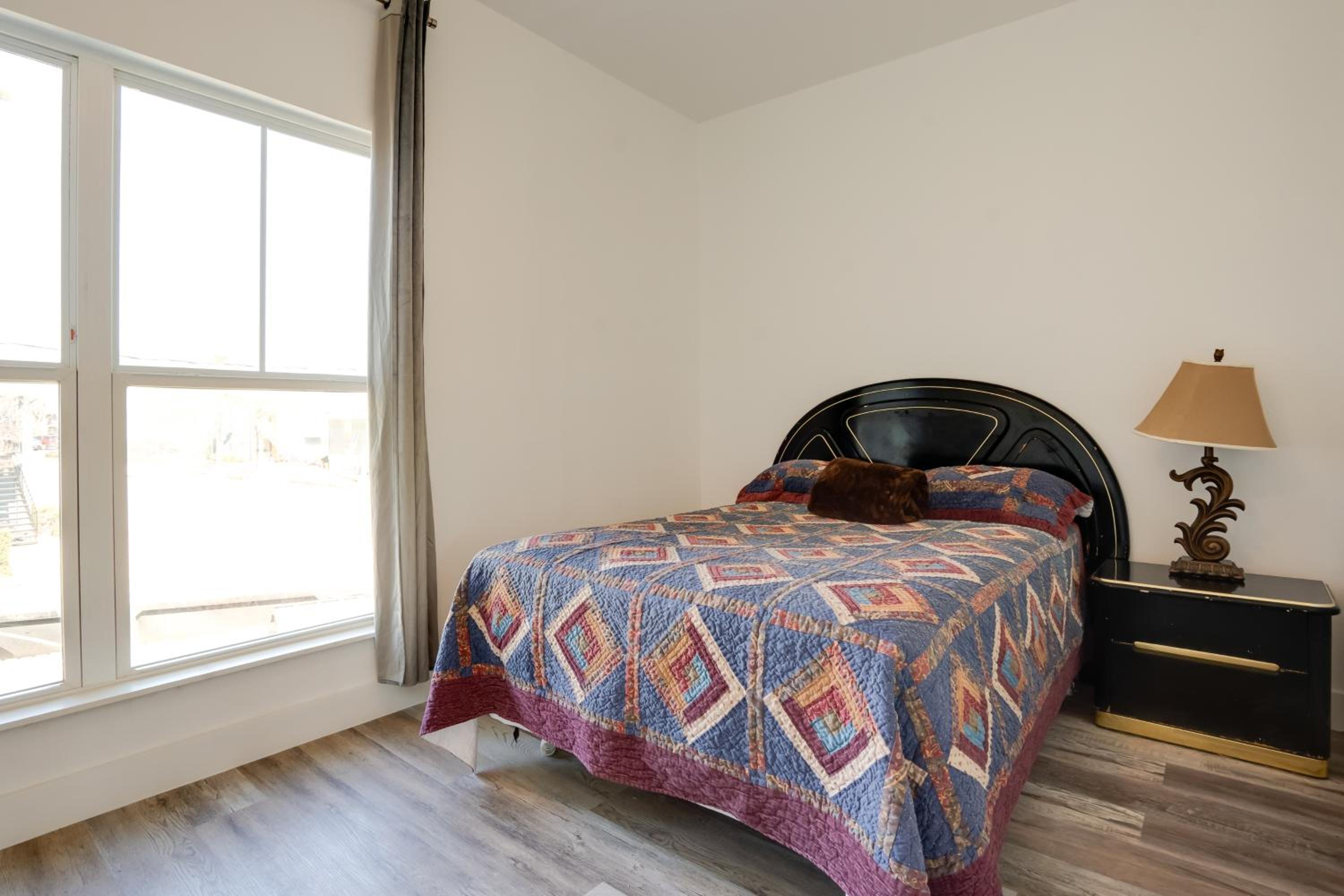 Spacious Lake Highland Townhome Wand Pool!