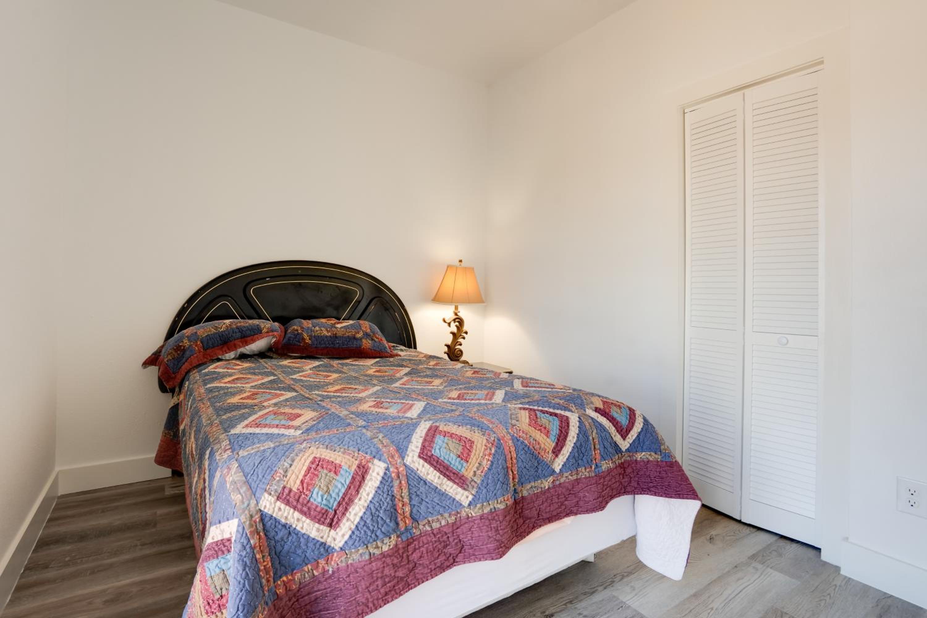 Spacious Lake Highland Townhome Wand Pool!