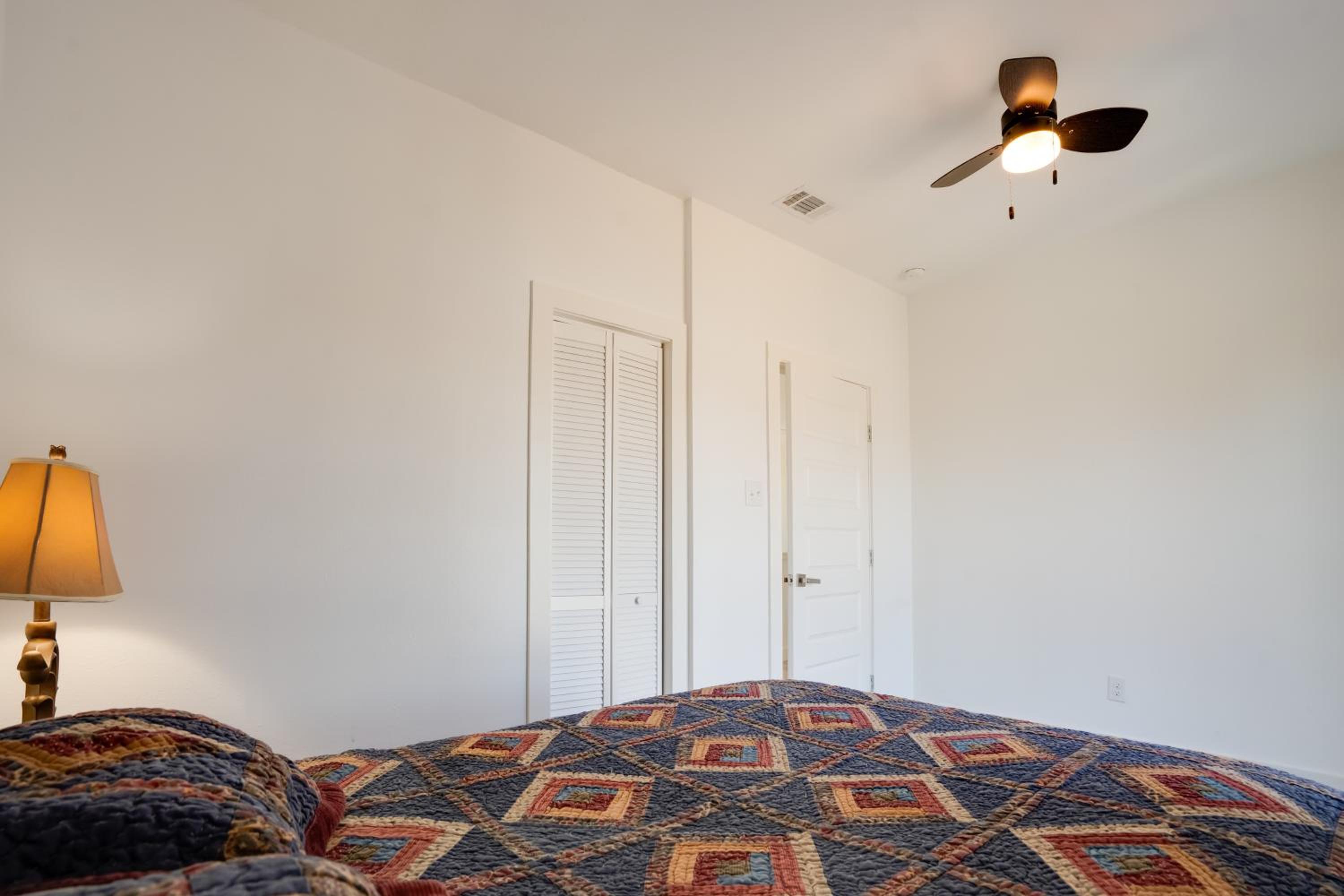 Spacious Lake Highland Townhome Wand Pool!