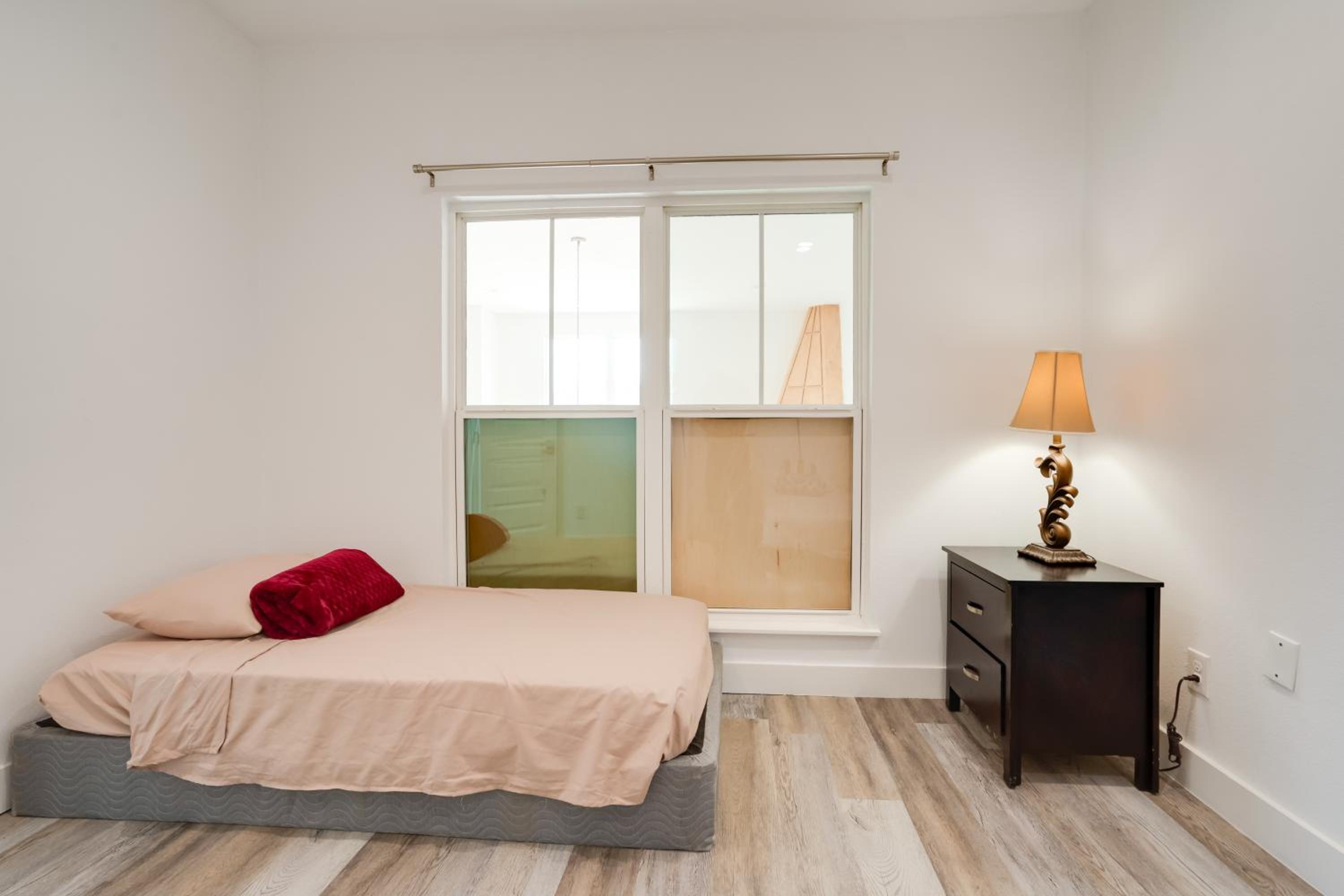 Spacious Lake Highland Townhome Wand Pool!