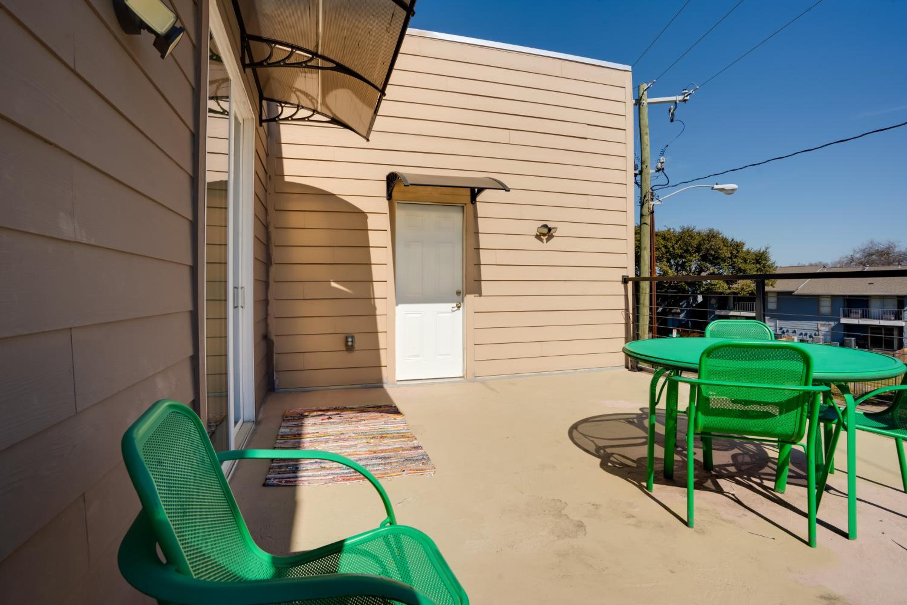 Spacious Lake Highland Townhome Wand Pool!