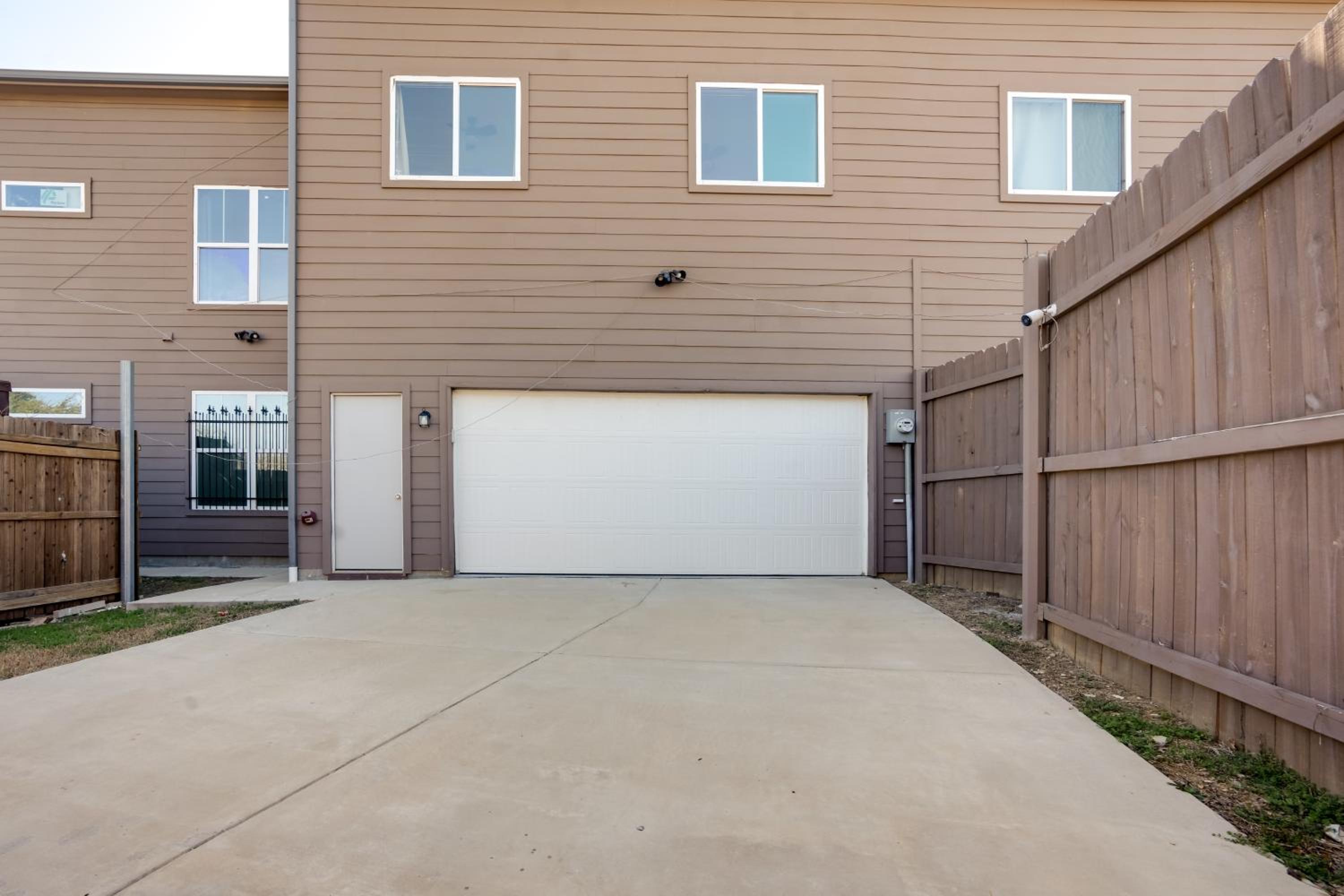Spacious Lake Highland Townhome Wand Pool!