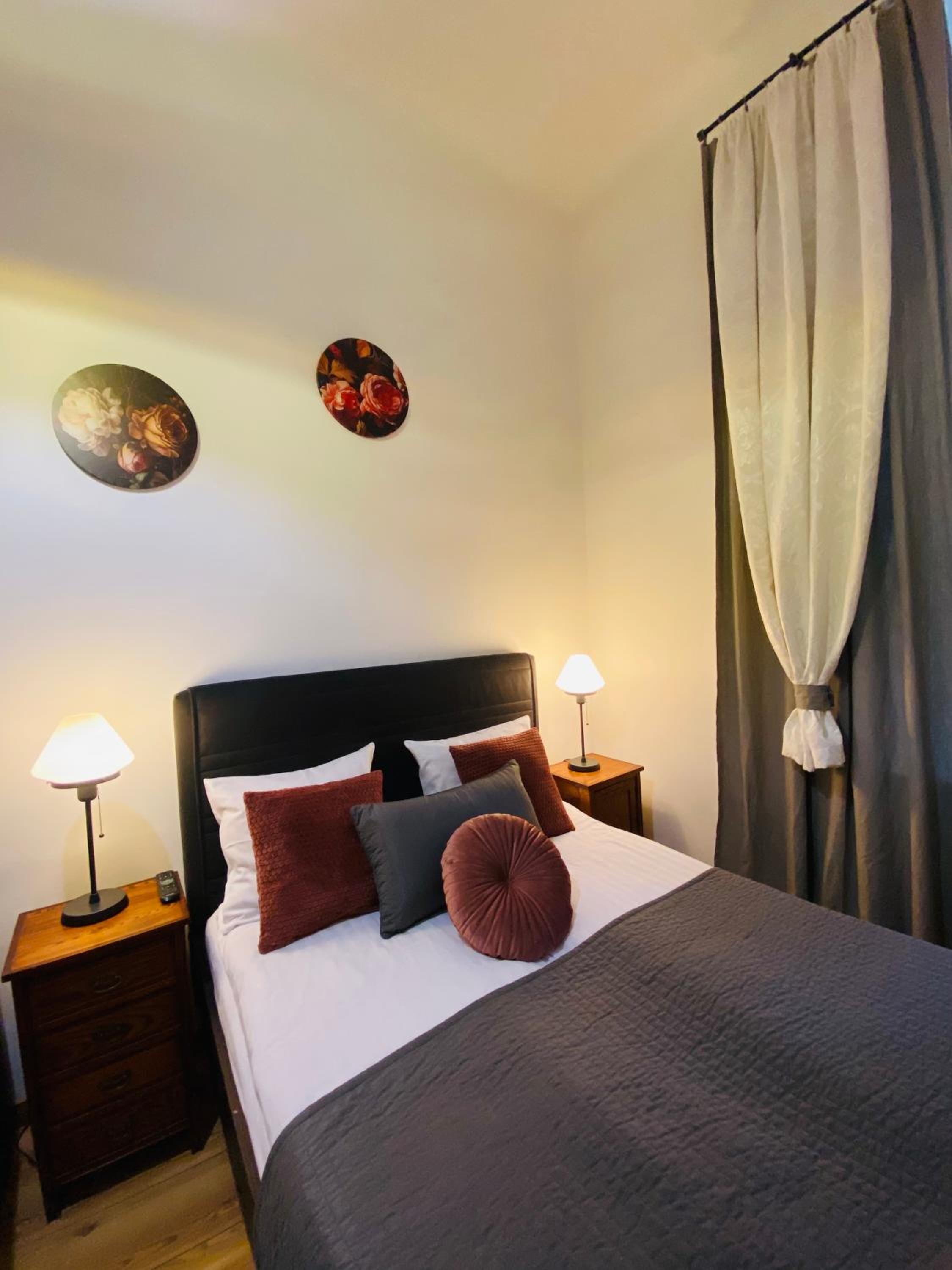 Krakow Apartments & Rooms