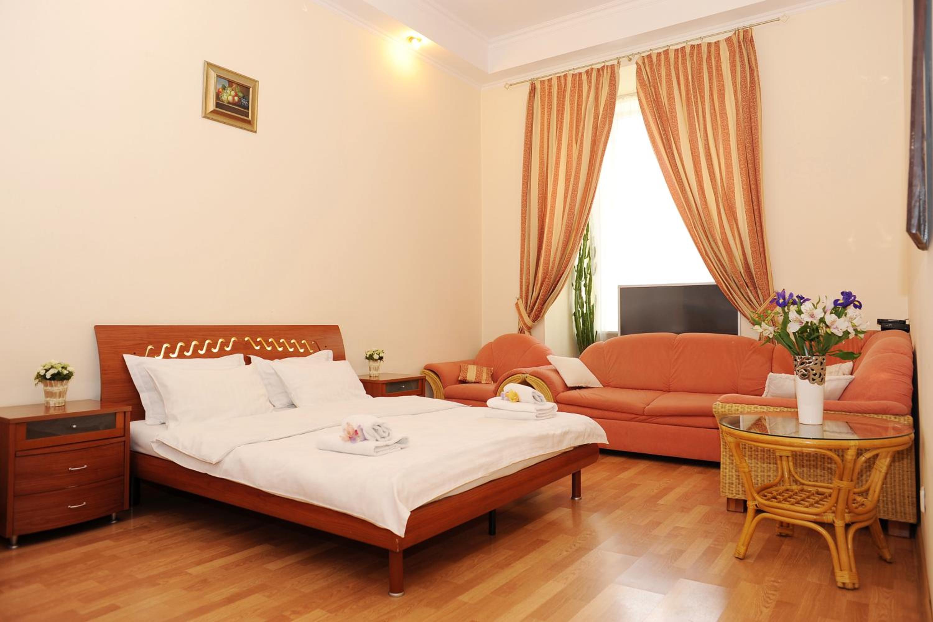 Premium Rent in Kiev Centre - Kiev view 5